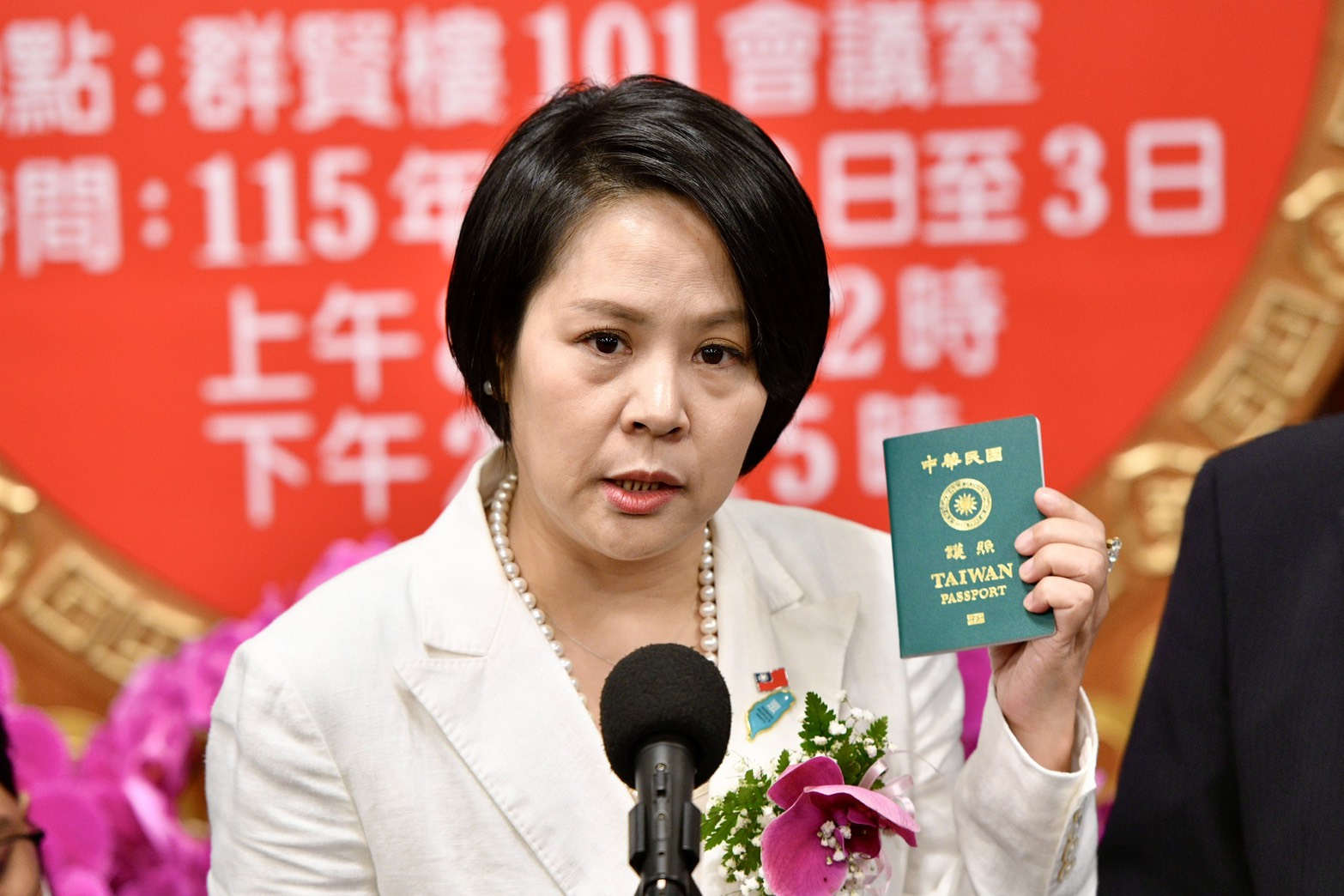 民眾黨不分區立委李貞秀因國籍爭議引起關注，她今天受訪時竟稱，「我唯一只有中華人民共和國國籍」。（鏡報李智為攝）