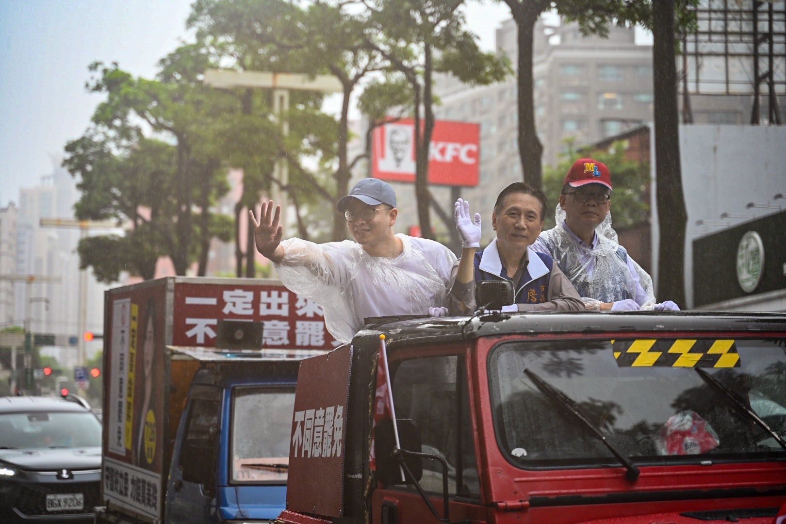 凌濤推薦同選區的桃園市議員詹江村接任文傳會主委。（翻攝自凌濤臉書）