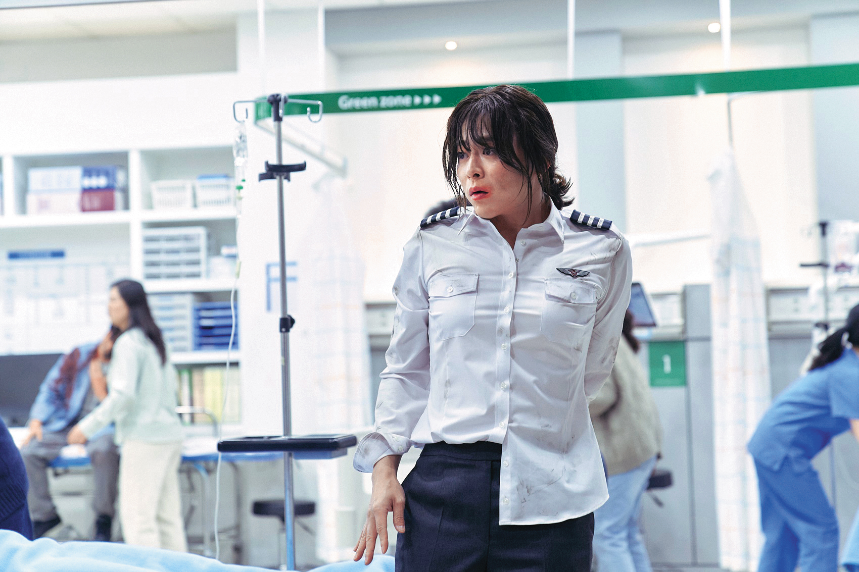 男機長涉嫌性別歧視而失業且遭全行業封殺，他只好冒用妹妹名義重回駕駛艙。（車庫提供）