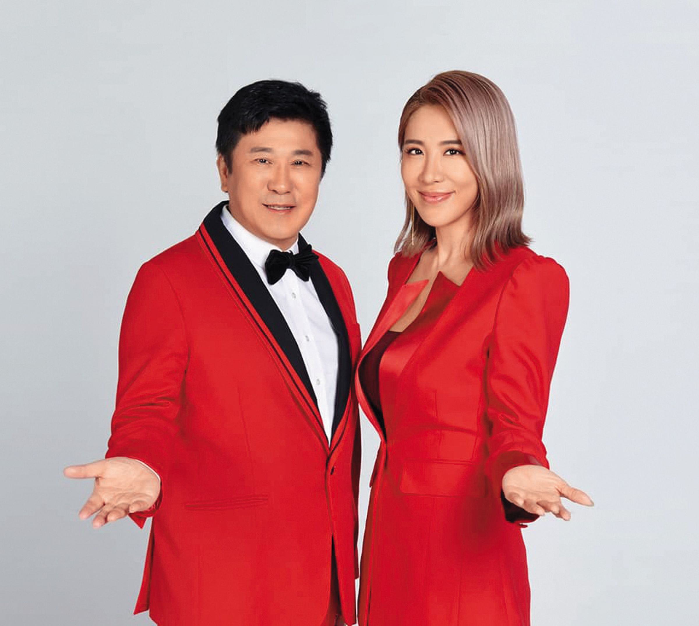 小禎(右)過往也曾與爸爸胡瓜(左)一起代言電玩遊戲。(翻攝自胡小禎臉書)