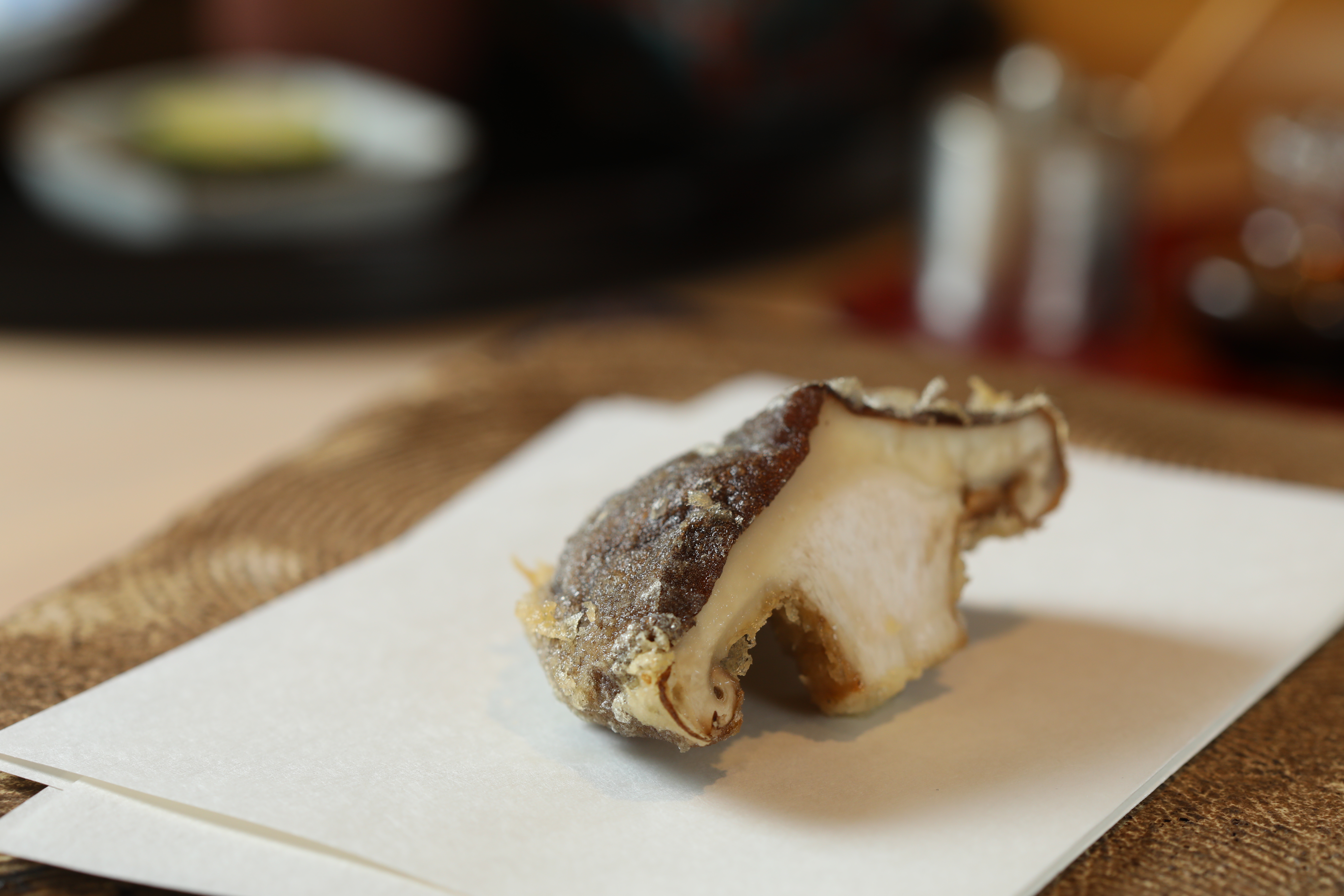 厚身的埔里大香菇,被熱油渲染後水潤可口。