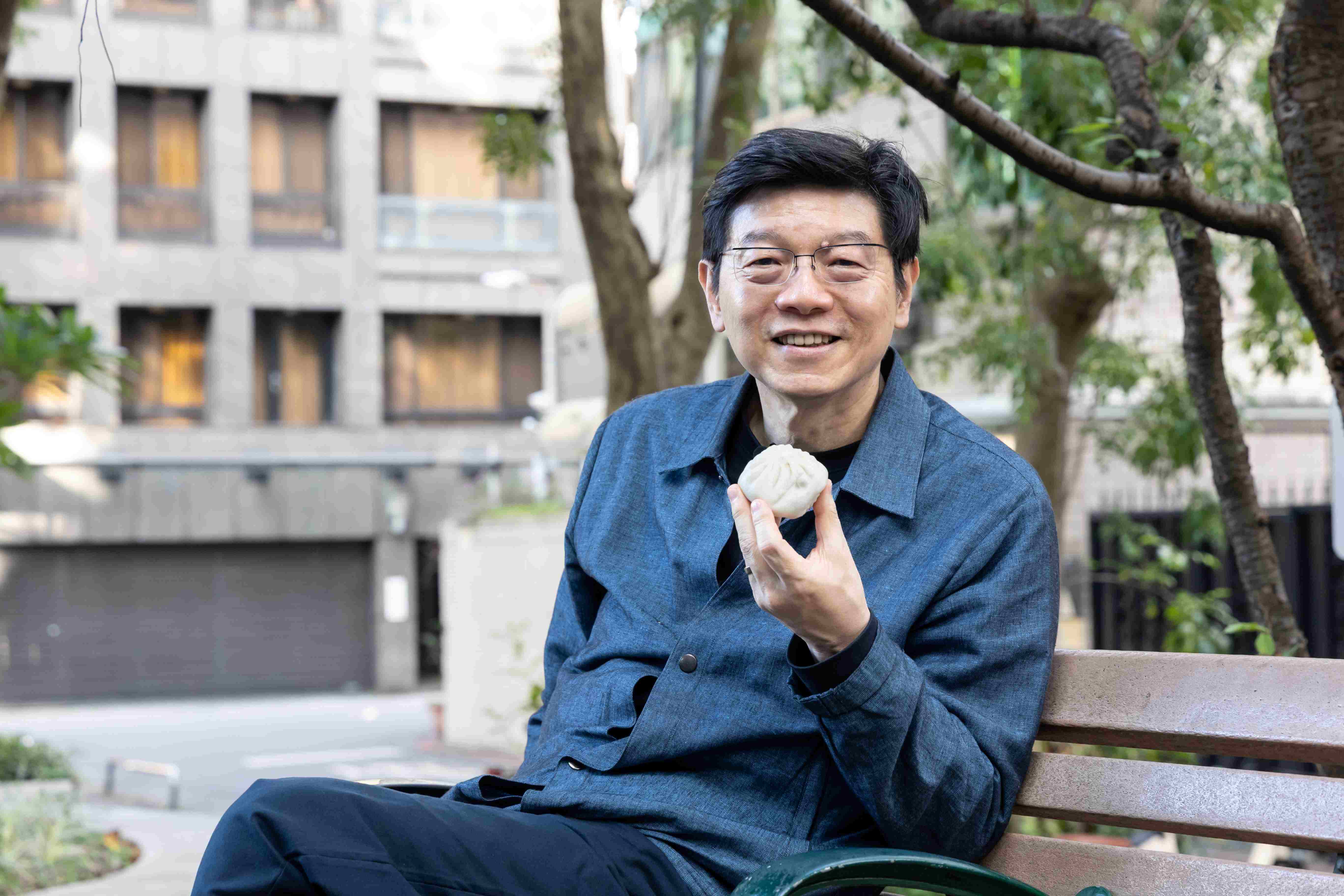 已出版兩本《裴社長廚房手記》的裴偉，現在正走遍全台，籌備以小吃為主題的第三本美食書。