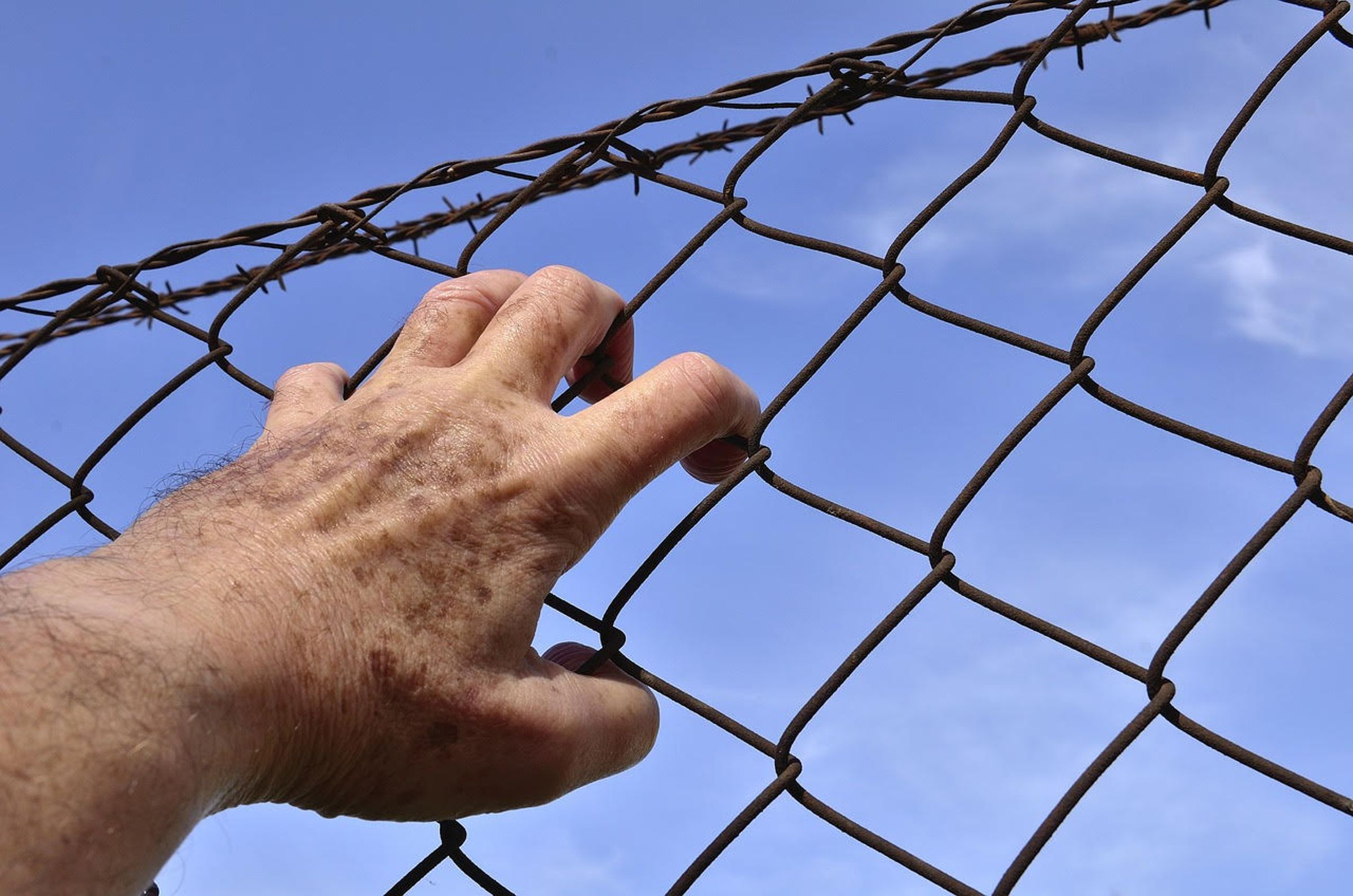 一名受刑人入獄期間,聽聞妻子外遇,憤而訴請離婚。(示意圖,Pixabay)