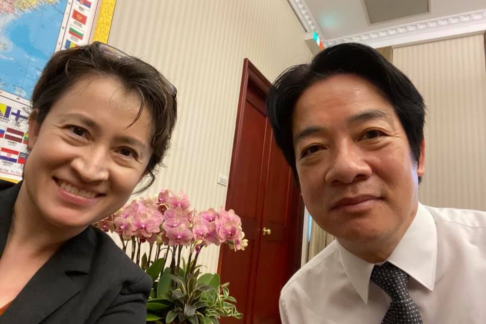 賴清德在網路節目專訪中，認了駐美代表蕭美琴是他屬意的副手人選。（翻攝自蕭美琴臉書）