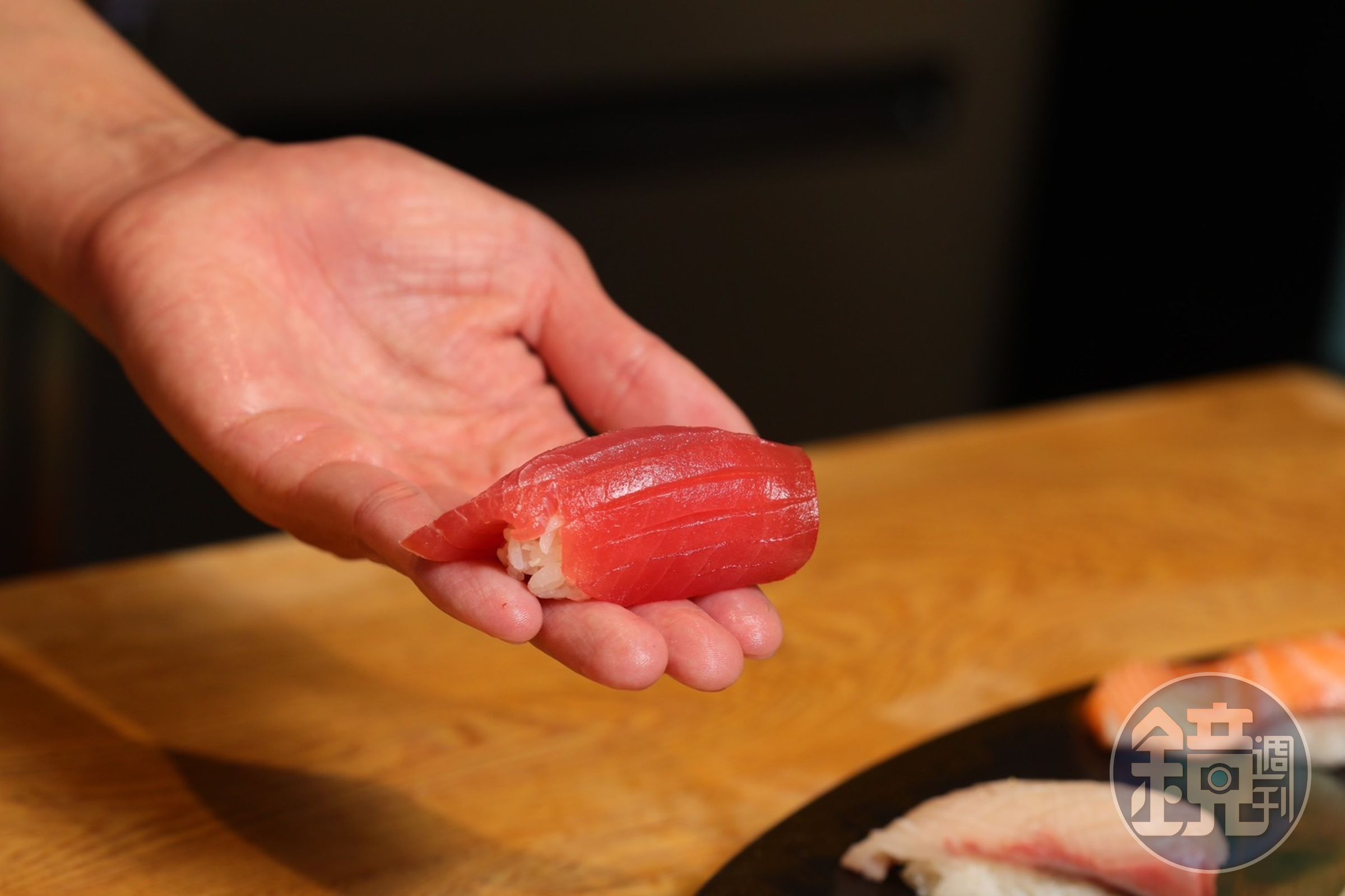 怕猛吃燒肉太油膩？也可以搭配鮮味十足的握壽司換口味、增加飽足感。