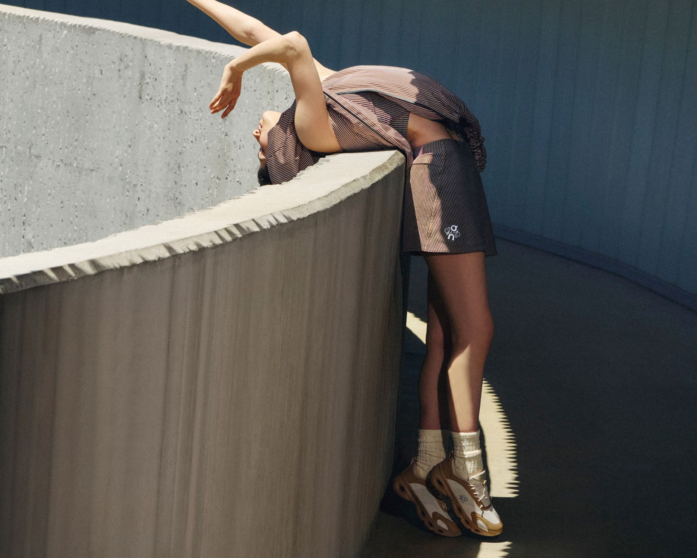 LOEWE × ON再度合作，推出2025秋冬系列。（LOEWE提供）