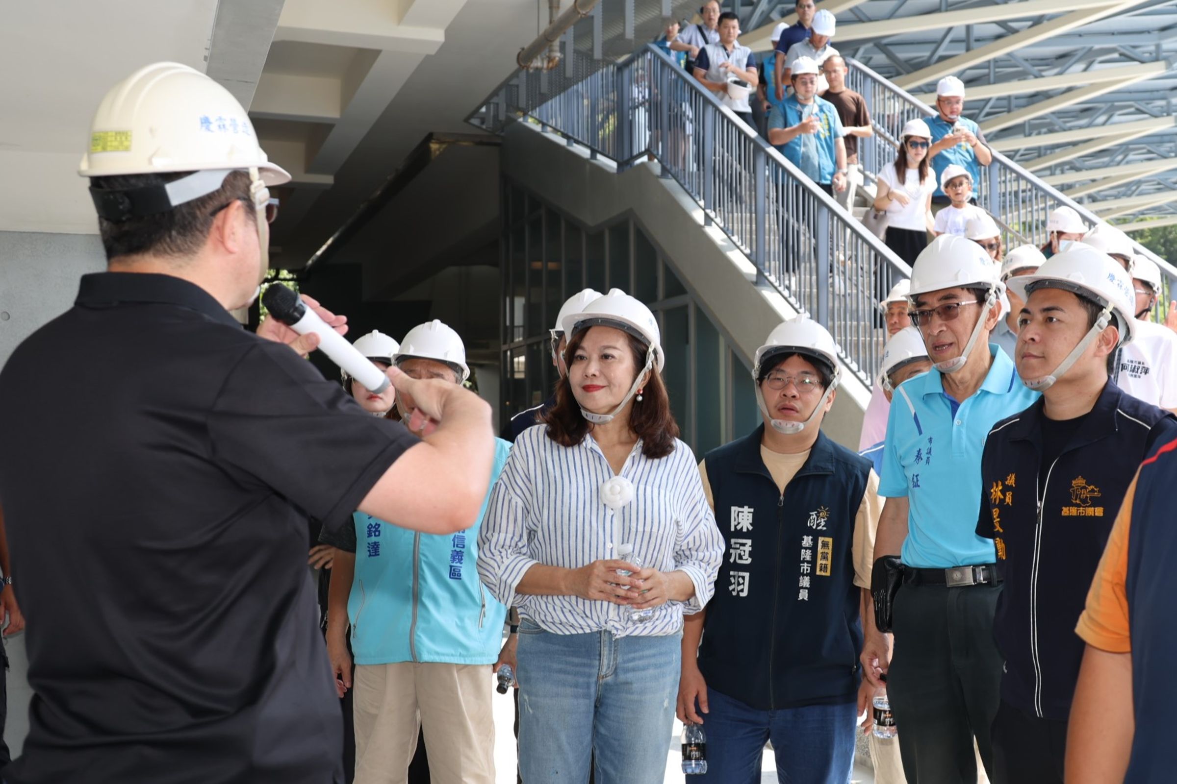 基隆市副市長邱佩琳特地偕同基隆市議員到基隆田徑場開箱參訪,共同檢驗改建成果