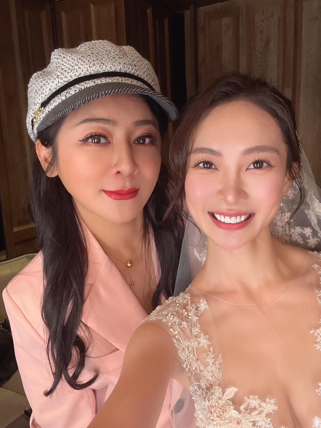 李亦捷和王彩樺開心合影紀念。(翻攝自李亦捷臉書)