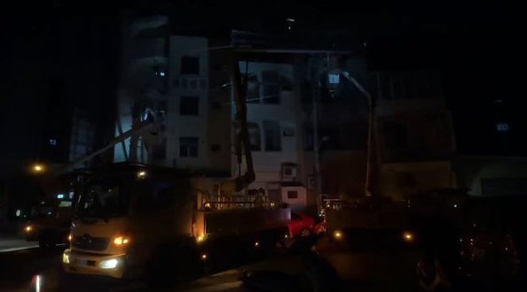 今天凌晨2點多，台中南屯區突然瞬間大停電，許多居民被熱醒。（翻攝畫面）