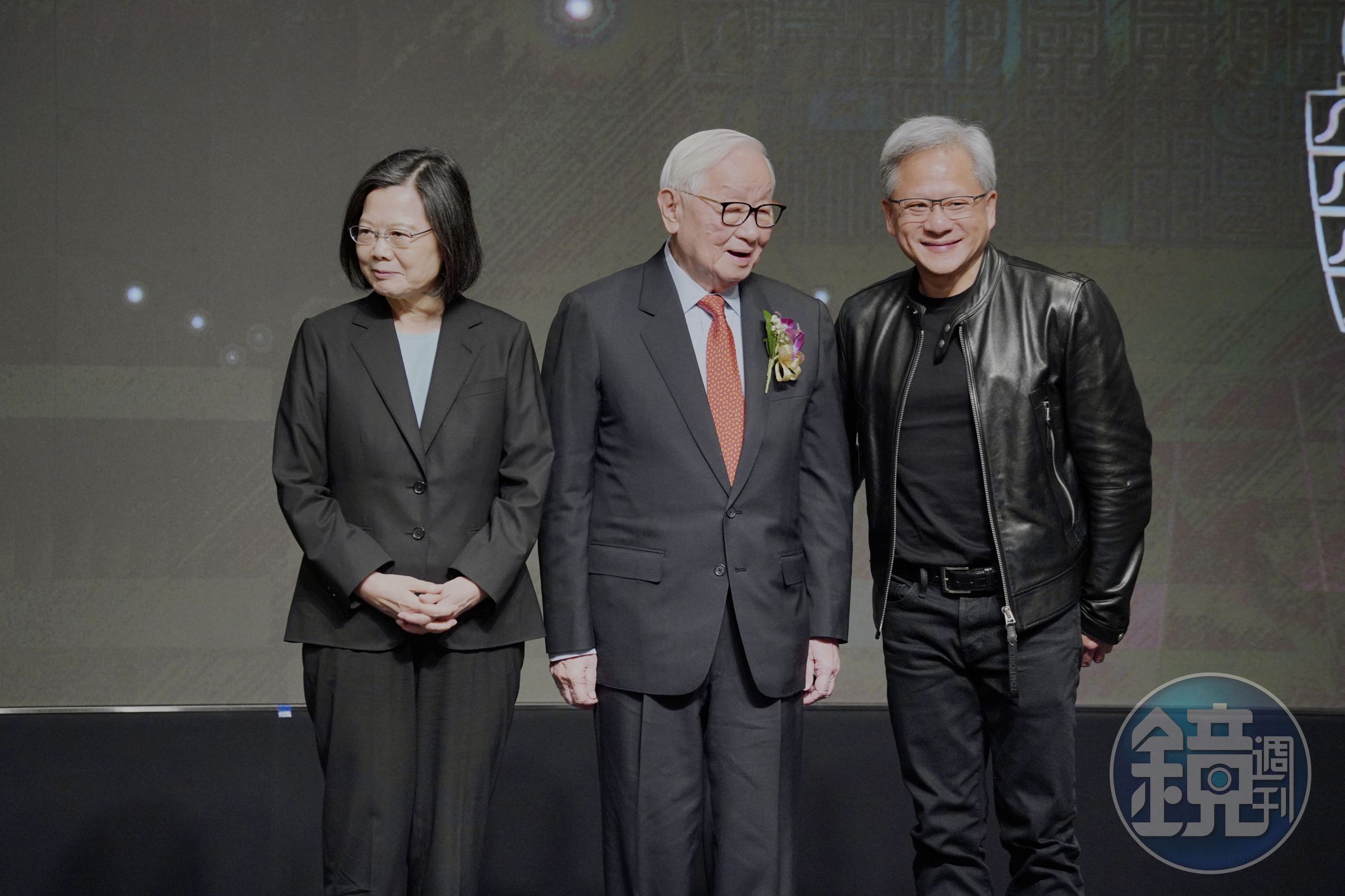 黃仁勳（右）說，輝達建構在台積電的基礎上，沒有台積電就沒有輝達。