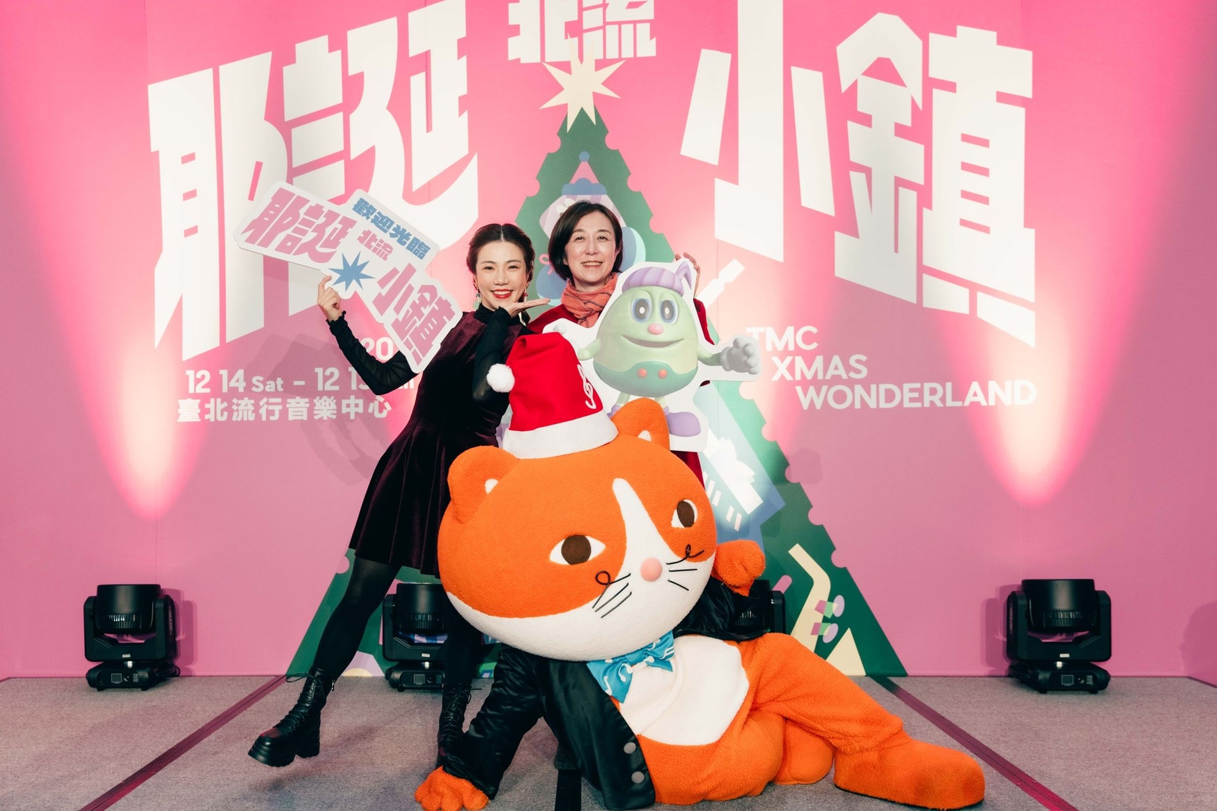 北流董事長黃韻玲（右）參加北流主辦的《北流耶誕小鎮》活動。（北流提供）