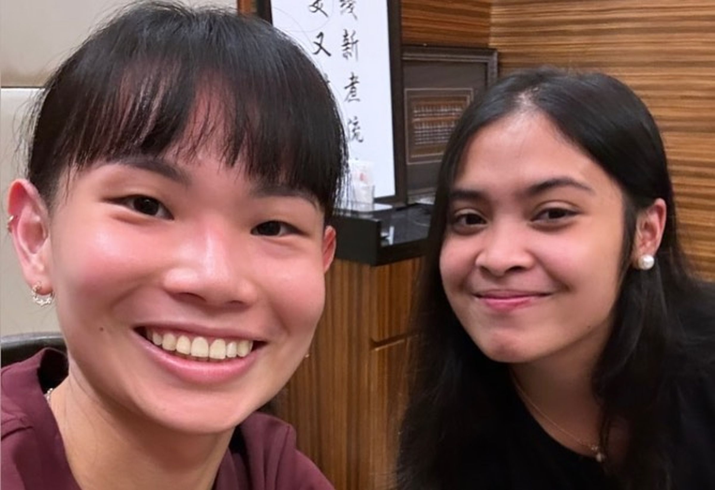 戴資穎(左)為台灣球迷的恐怖舉動向東宗(右)道歉。(翻攝自IG)