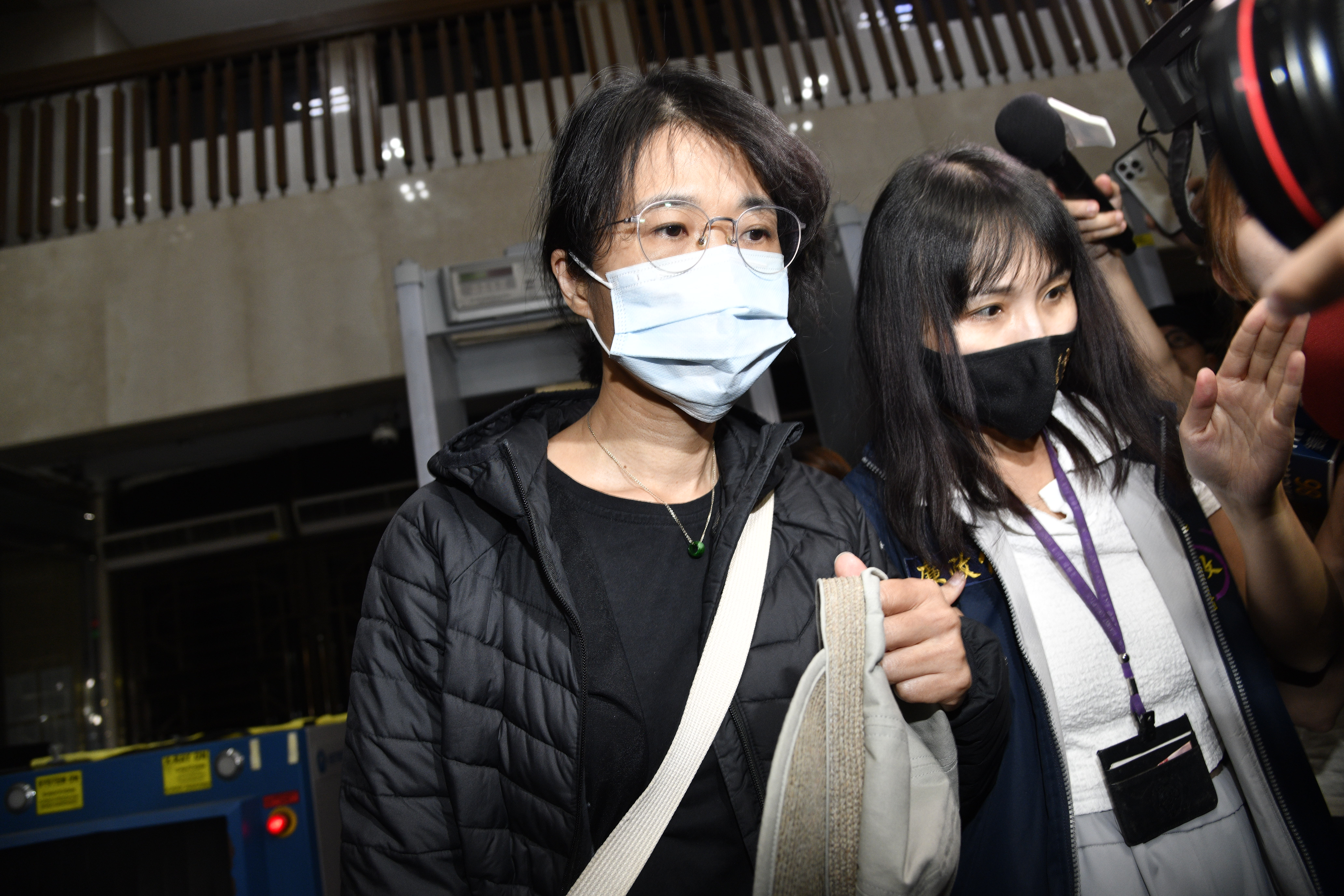 京華城案「關鍵共犯」邵琇珮今凌晨被無保請回，不過本週不會進北市府上班。