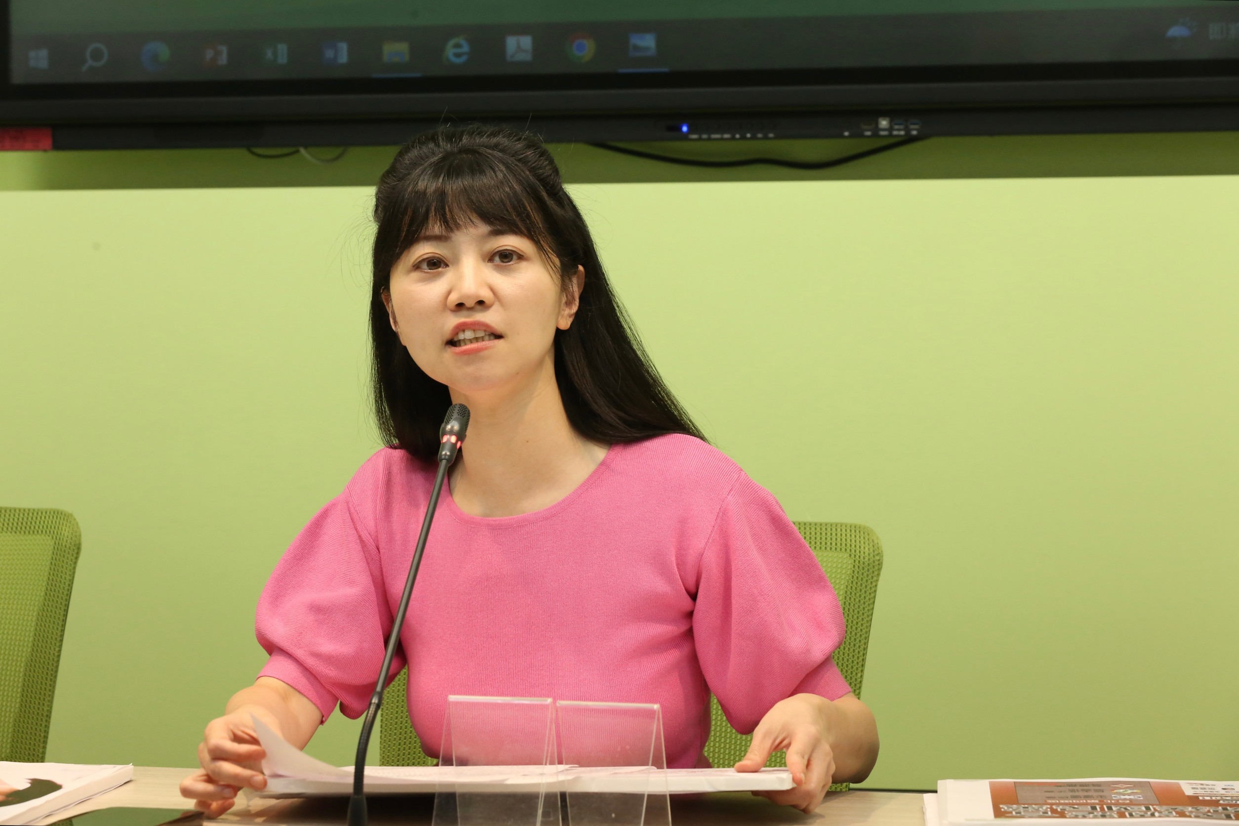 高嘉瑜今拜票時,遭到對手李彥秀的母親出言攻擊「難怪被人打成那樣」,讓她坦言非常難過。(本刊資料照)