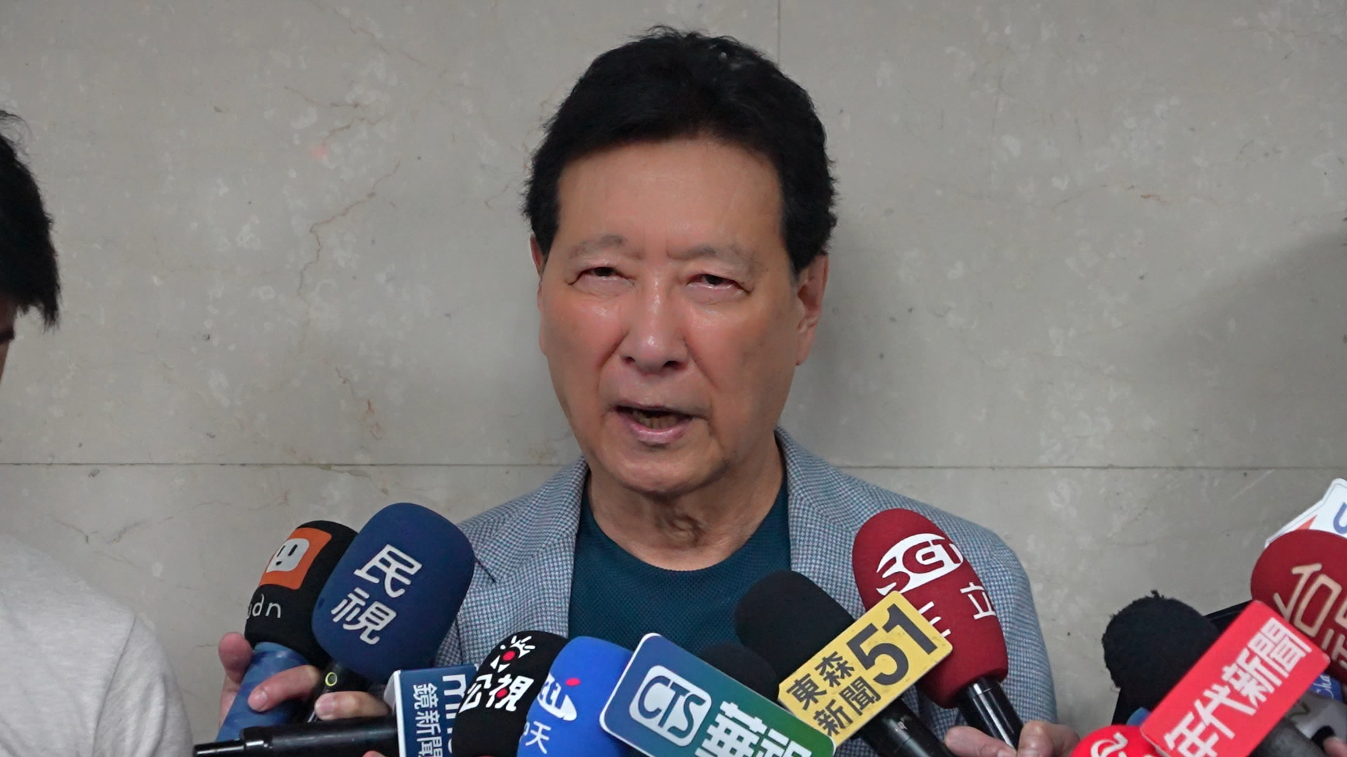 趙少康再抨擊季麟連本就該道歉，質疑背後是否有影武者指使他這樣說。（趙少康辦公室提供）