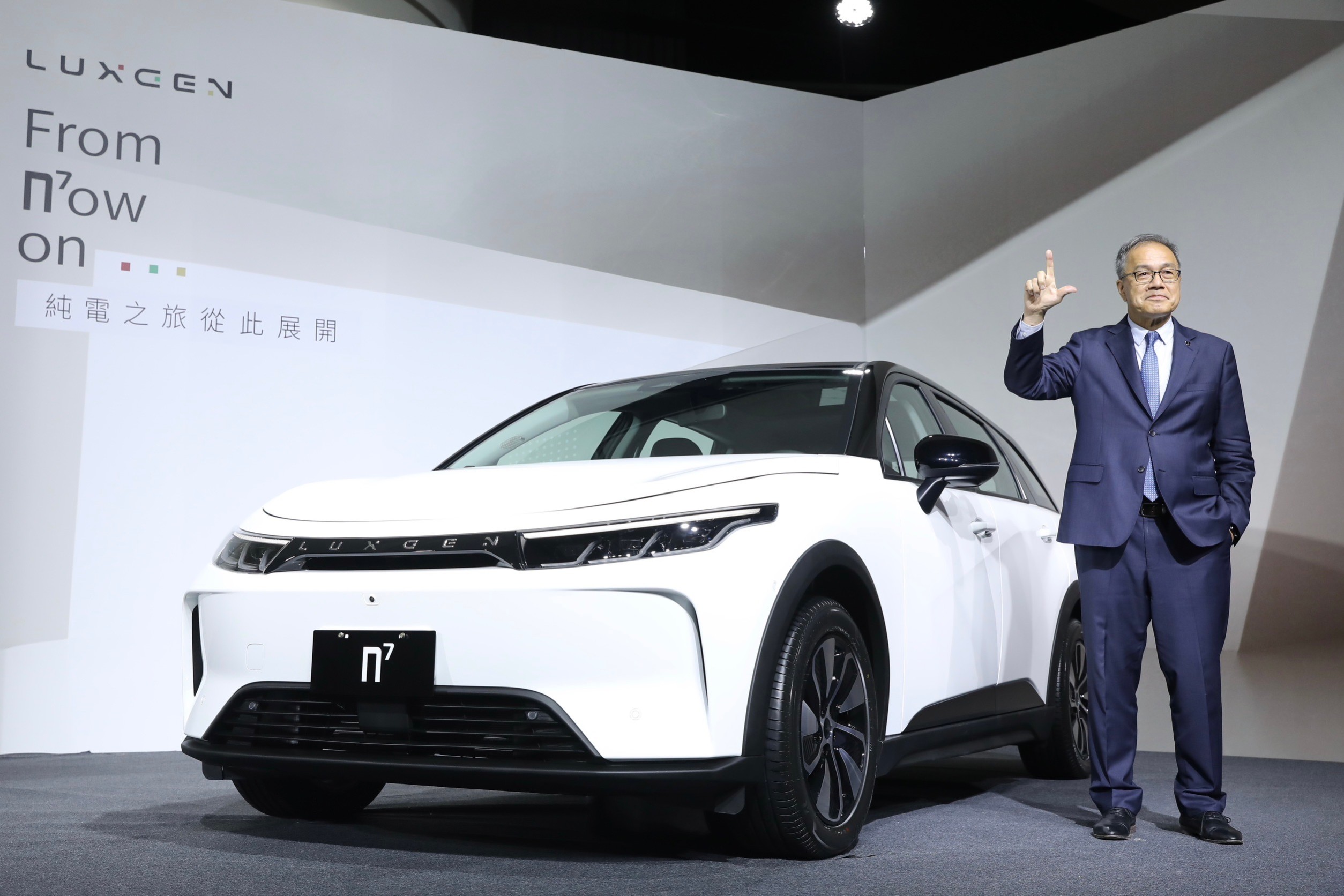 由裕隆以及鴻海集團合資的鴻華先進設計，掛上納智捷品牌的首款純電車LUXGEN n7，12日正式公佈售價。