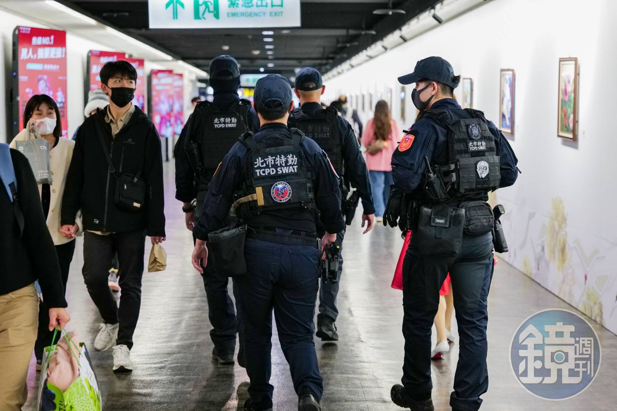 北捷中山站驚傳民眾帶刀插口袋,警方趕赴現場一度引發乘客驚慌。(示意圖;本刊資料照)
