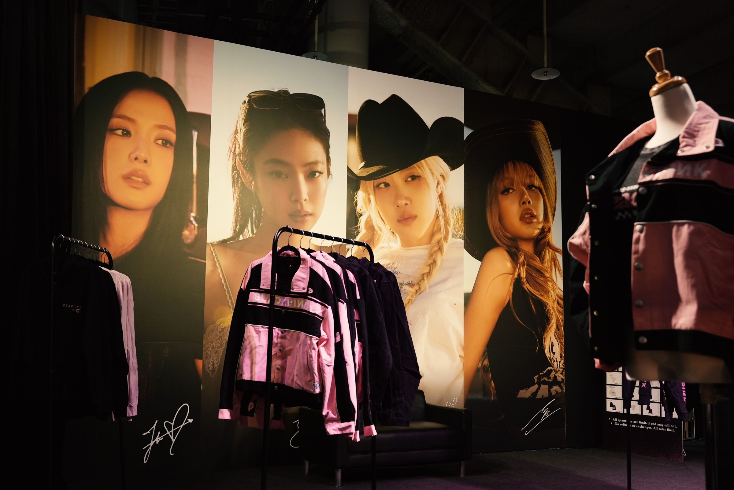 BLACKPINK巡演主題快閃店以粉黑霓虹打造沉浸式空間,吸引粉絲朝聖。(Live Nation提供)
