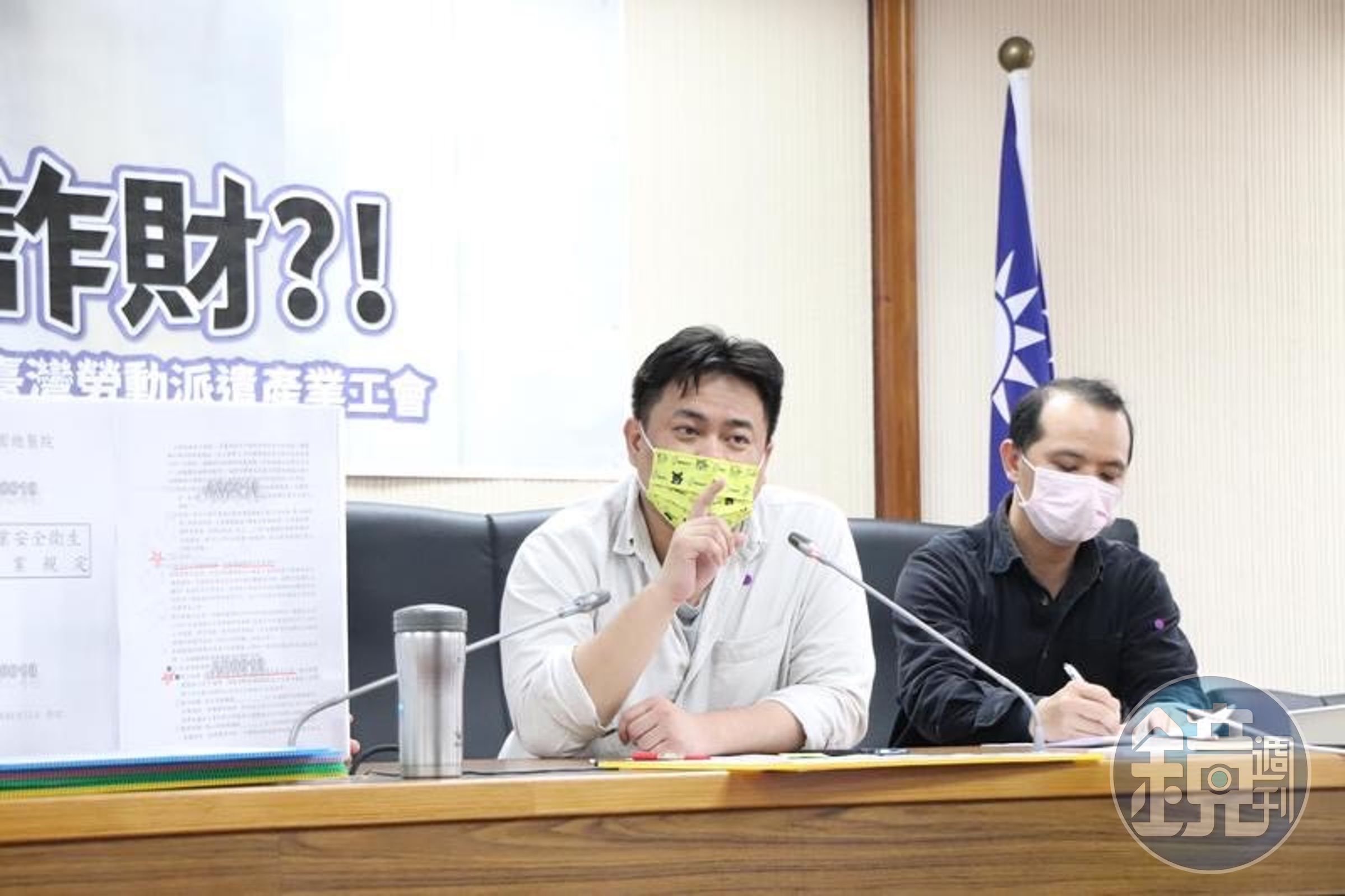 立委洪申翰2022年4月召開記者會為勞工發聲,希望內政部重視「偽合作社」問題。(讀者提供)