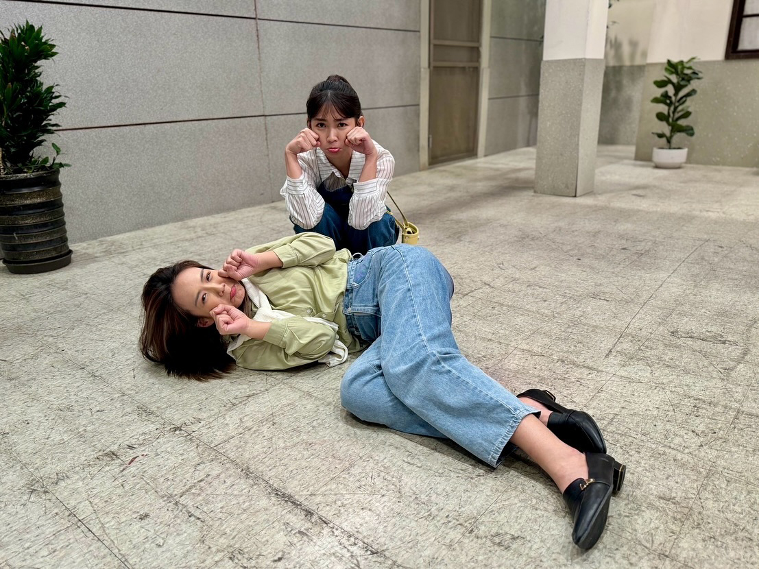 李又汝跟曾智希在《愛的榮耀》中飾演沒有血緣的姊妹,關係正式決裂。(民視提供)