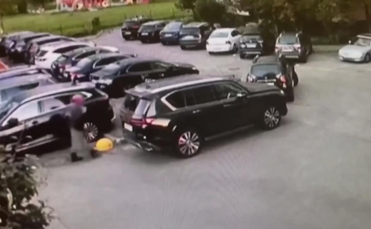 一名19歲少年喬裝成老奶奶，準備暗殺俄羅斯軍工企業高層。（翻攝自俄羅斯聯邦安全局公共關係中心）