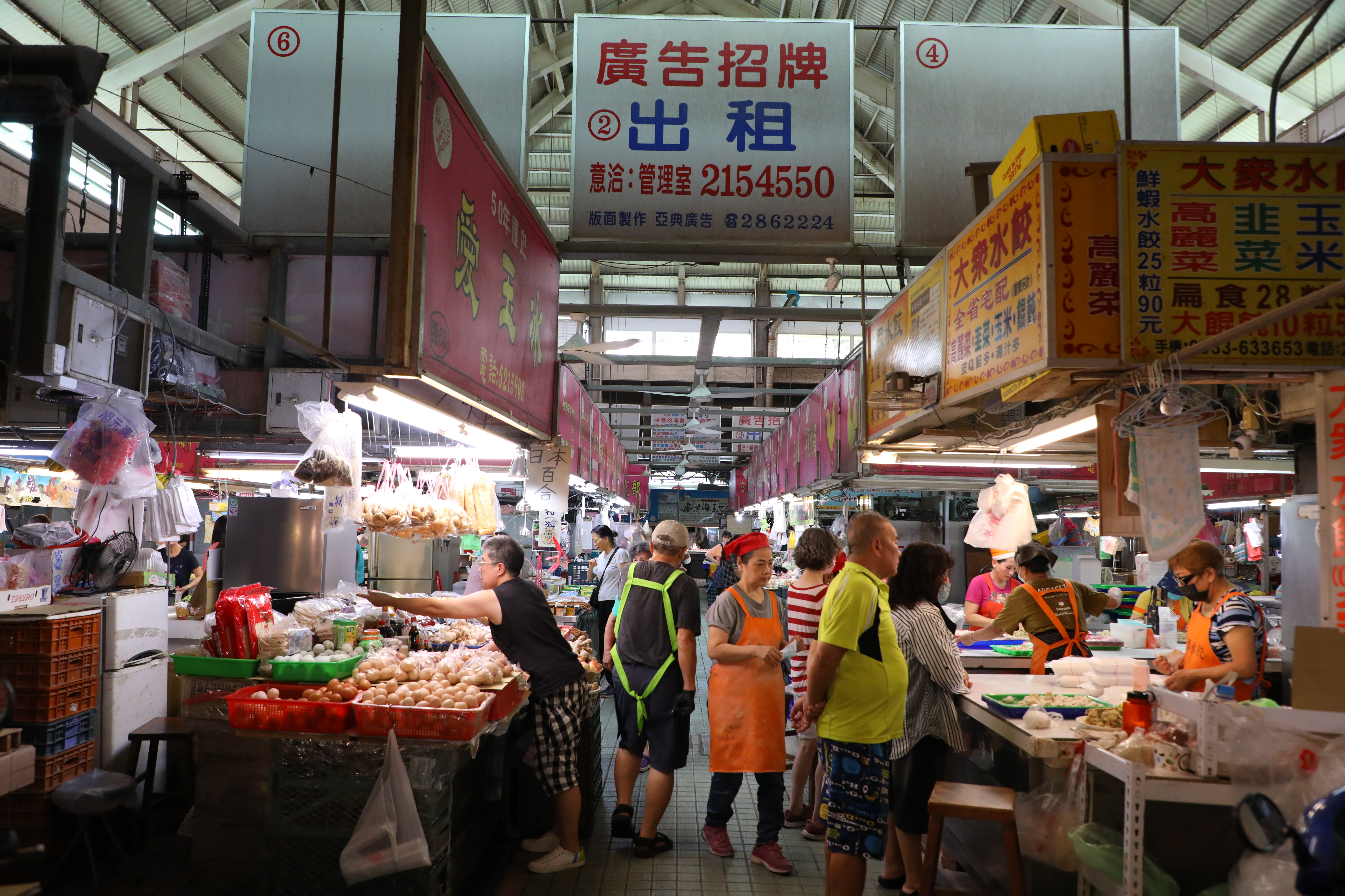 三民第一市場聚集許多名攤老店，值得一一探索。