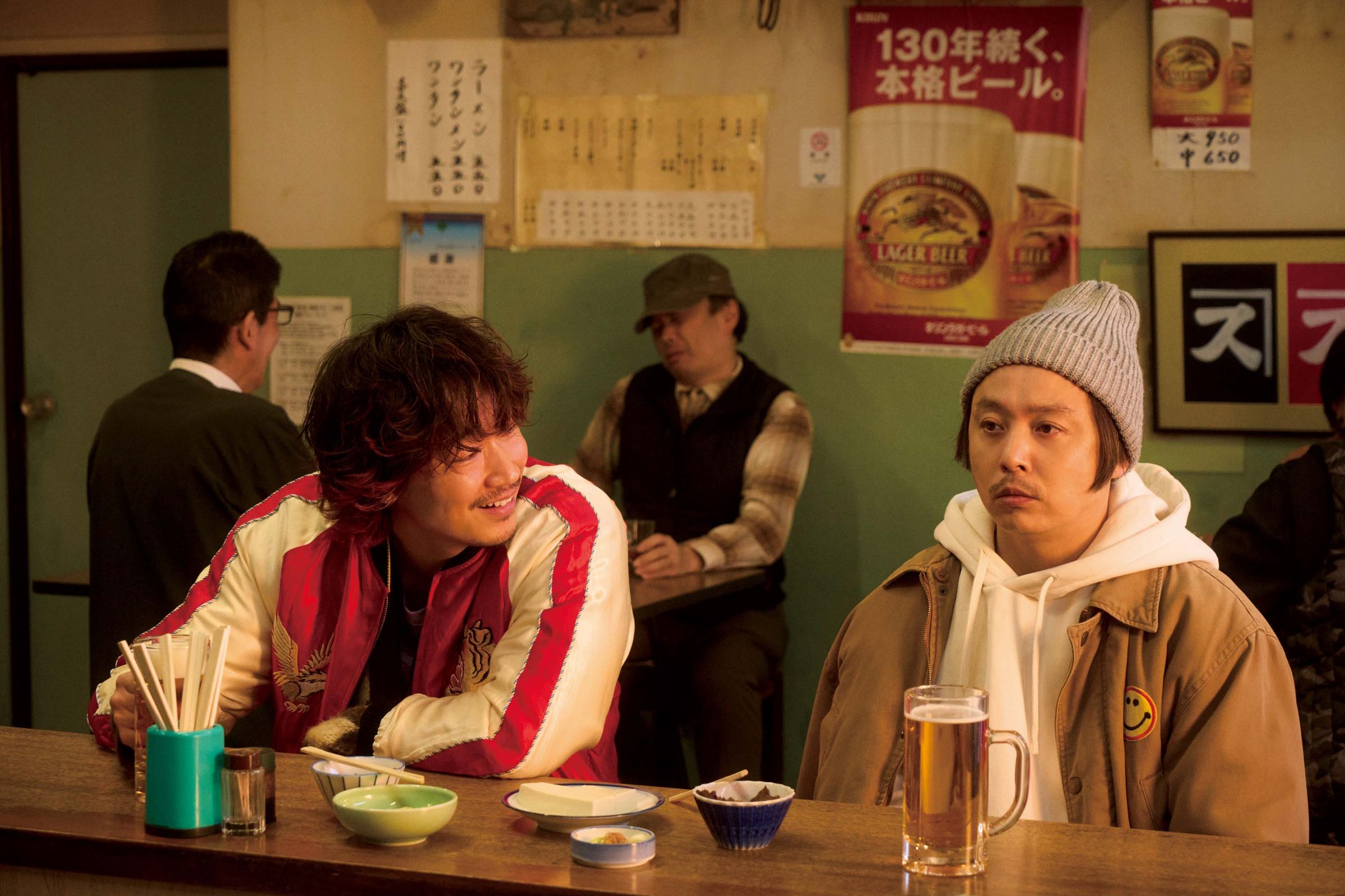 綾野剛在電影《圓圈》與堂本剛有許多對手戲,也有許多臨場發揮的場景。(天馬行空提供)