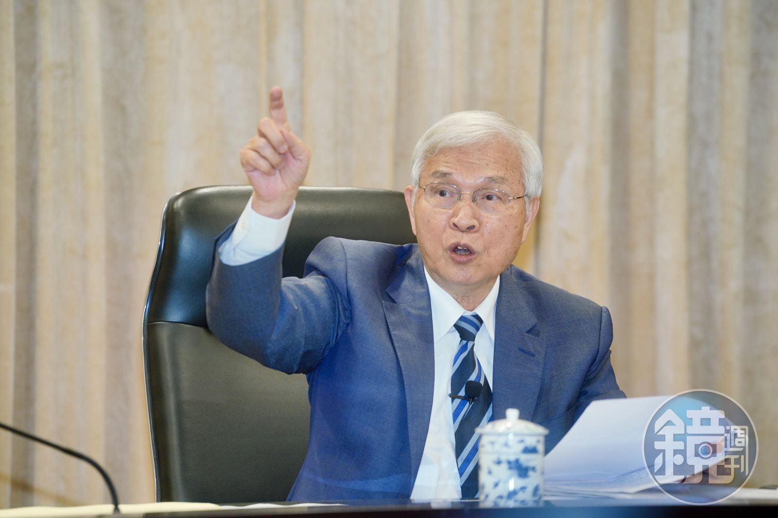 台灣經濟成長衝11%台幣卻獨弱?楊金龍解密:外資獲利了結 匯出逾2千億