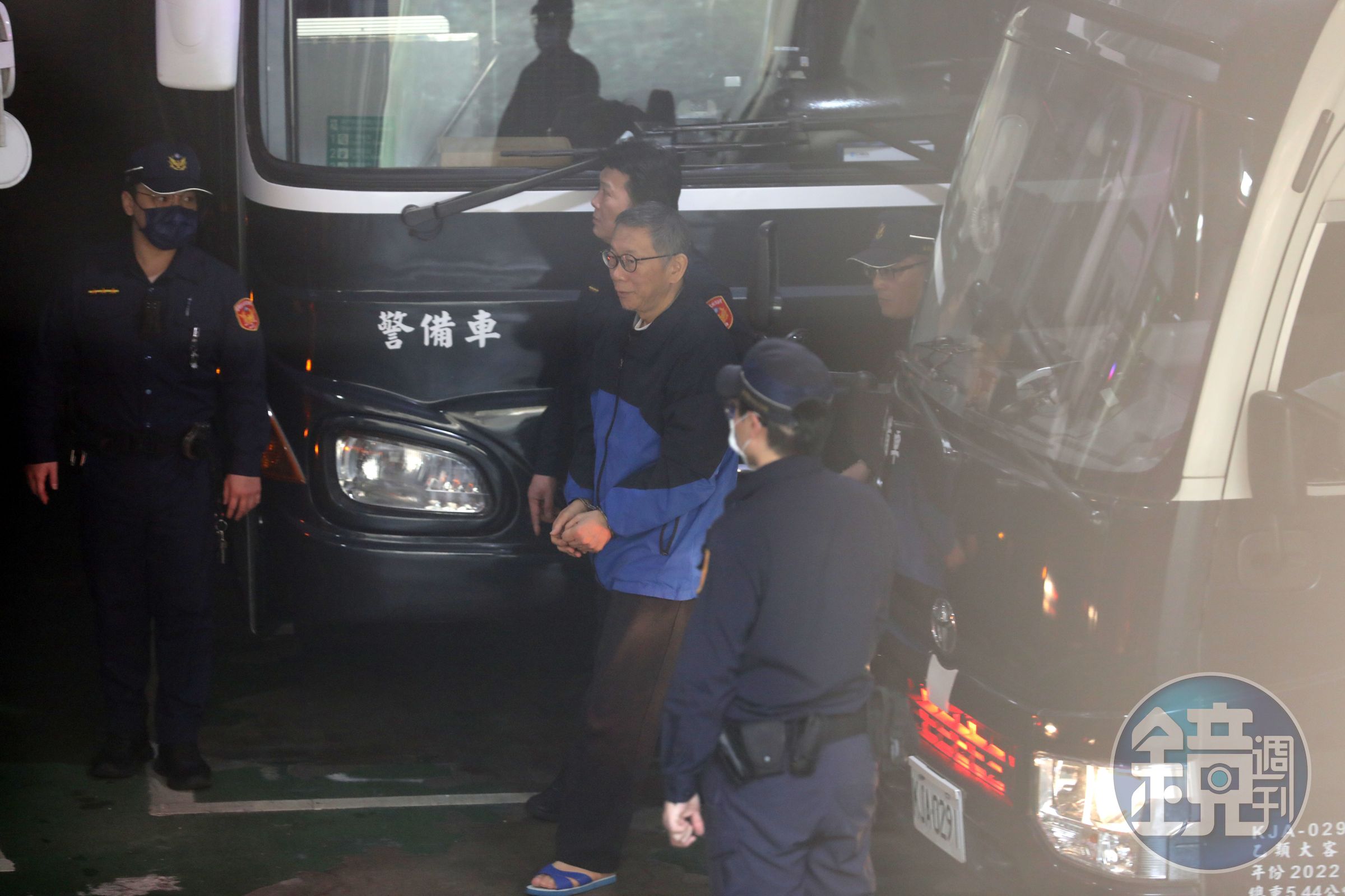 因柯文哲要與家人討論父親治喪事宜，臨時向台北地院聲請解除禁見及通訊。