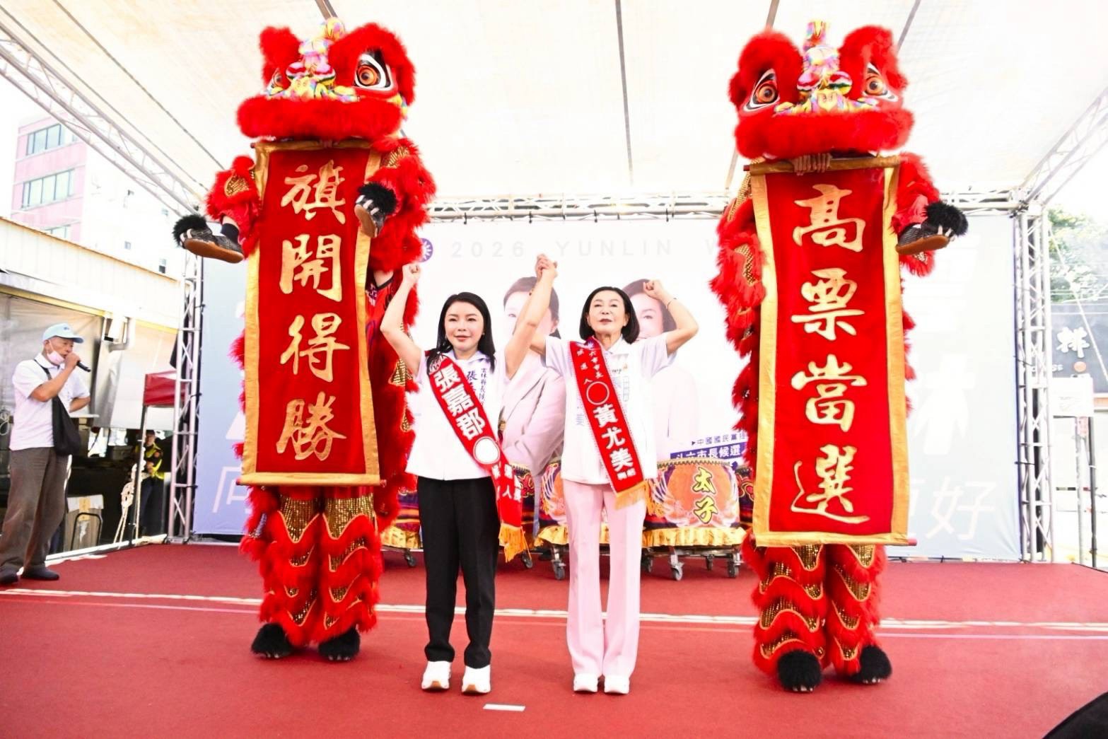 張嘉郡、黃尤美共同成立競總,盼未來縣、市有更好合作。(張嘉郡競辦提供。)