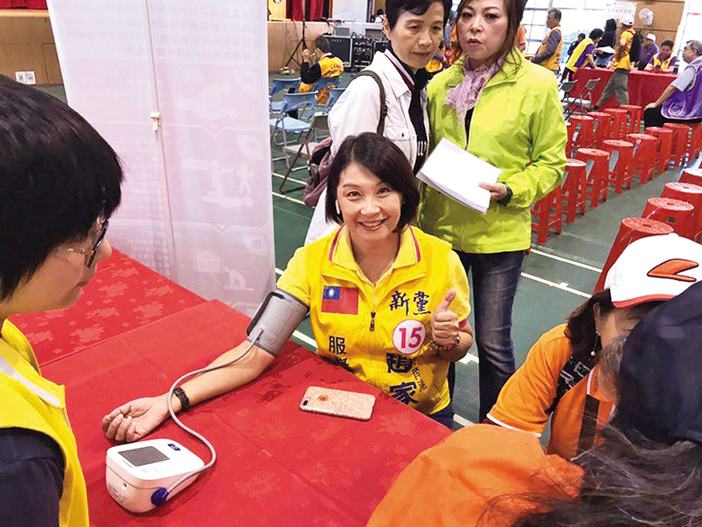 趙家蓉曾在資深藝人餐宣布參選市議員的消息,結果挨理事長康凱批「場合不適合」。(趙家蓉臉書)