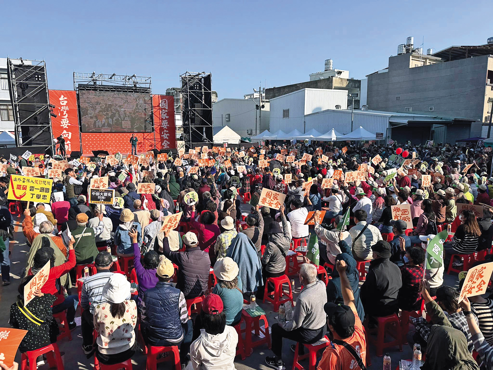 不管對民主是好是壞，大罷免都已經在路上，對所有政黨來說，這是一場不能輸的政治動員。圖為民進黨「人民是頭家」政策宣講會台南場。（翻攝民進黨臉書）