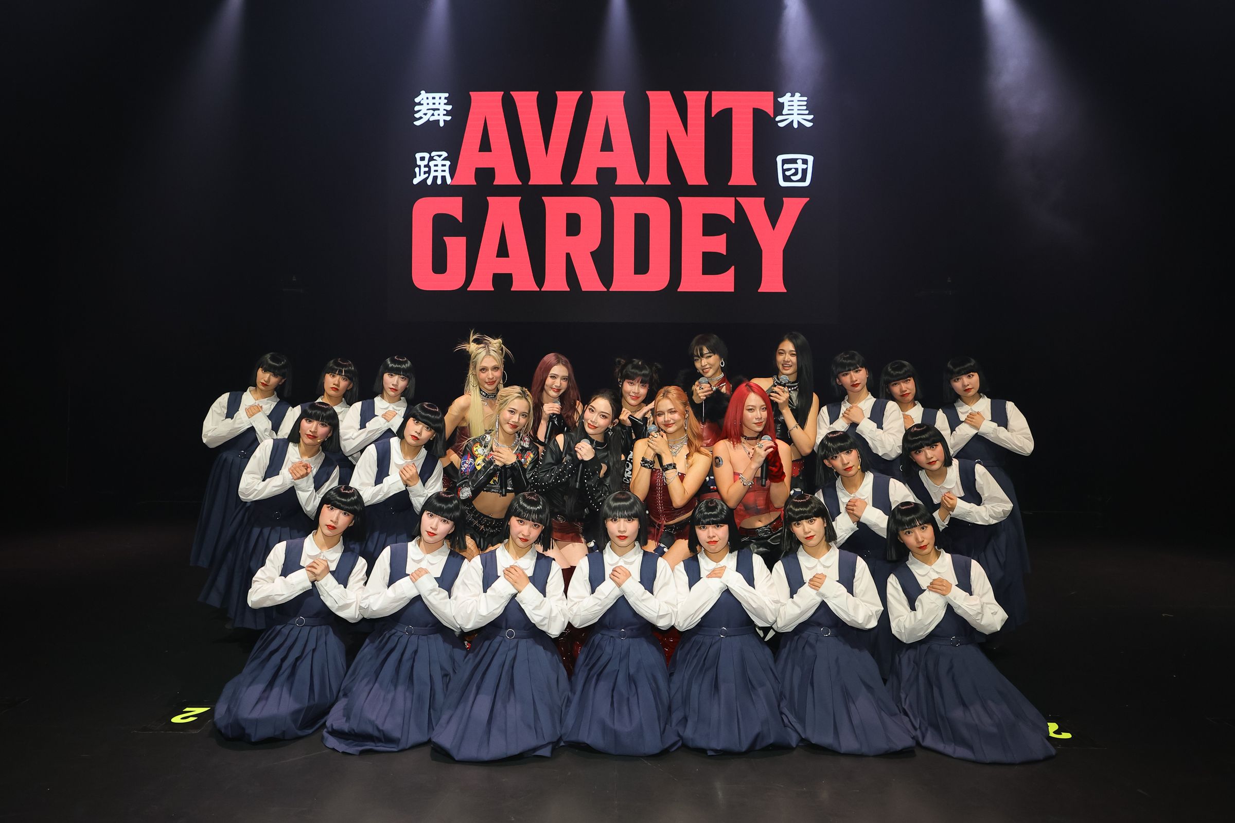人氣女團HUR+與avantgardey同台合舞〈OKP Cipher〉將氣氛炒到最高。(B’in Live Entertainment提供)
