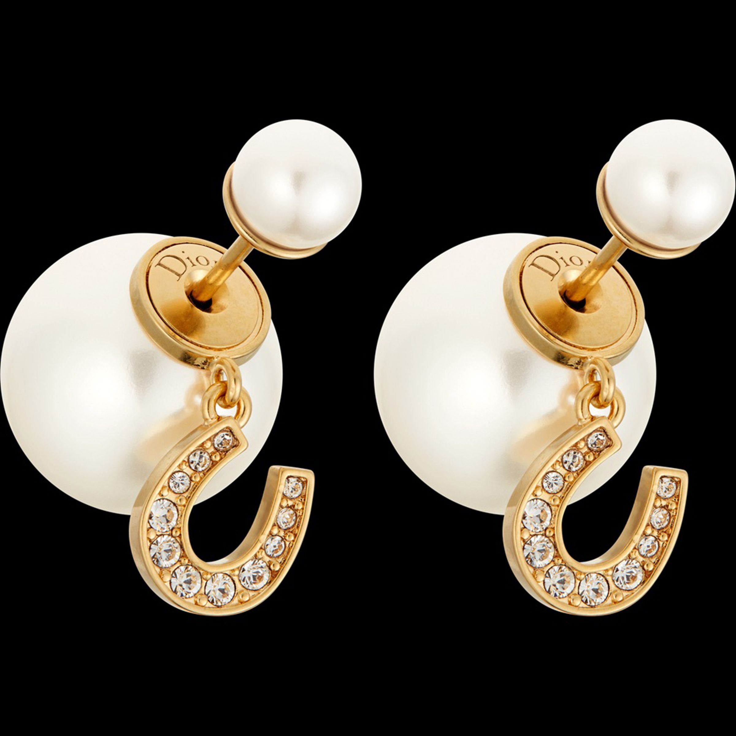 Dior Tribales馬蹄鐵造型珠飾耳環。NT$19,000(Dior提供)