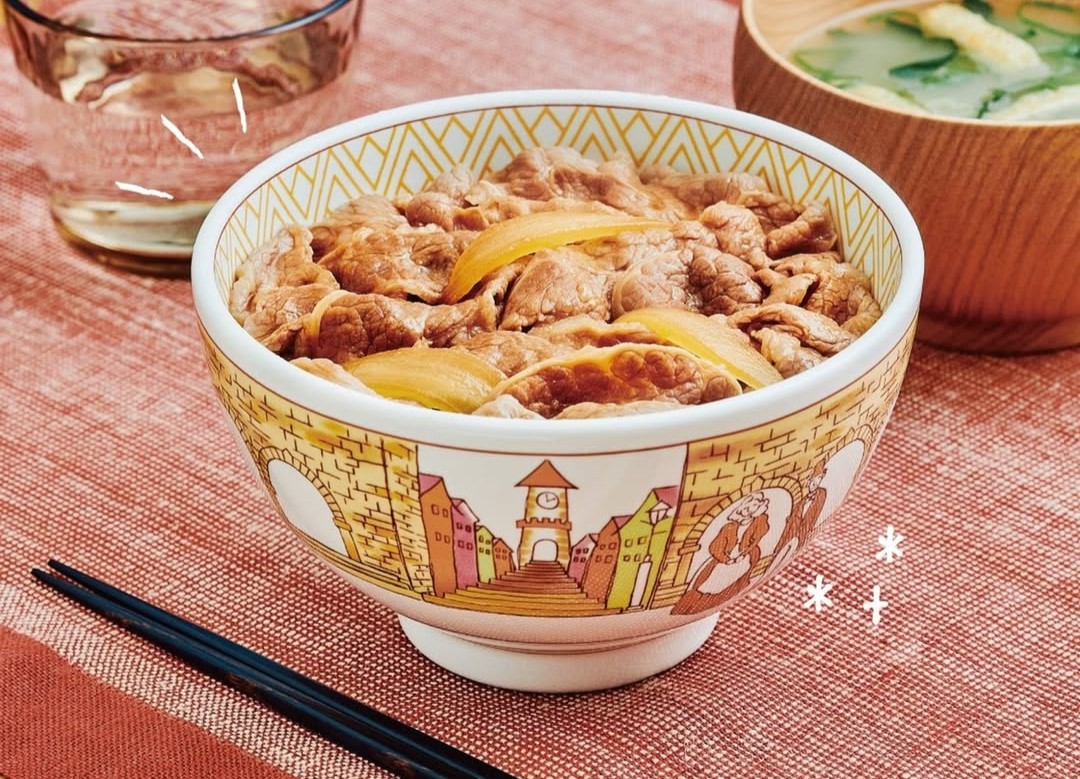 日本SUKIYA的牛丼自9月4日起降價。（翻攝自Instagram @sukiya_jp）