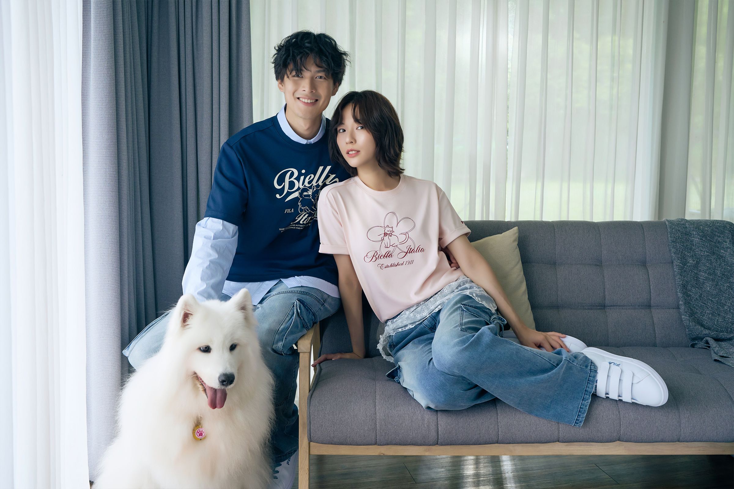 早秋系列以「犬系男友 × 貓系女友」的穿搭呼應情侶默契。(FILA提供)