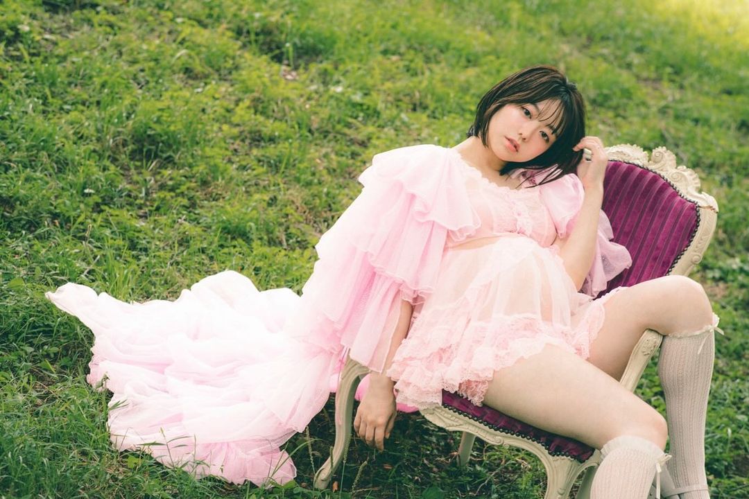 曾曬過孕婦寫真的峯岸南，日前自爆被傳陪睡價8.91萬。（翻攝自IG）