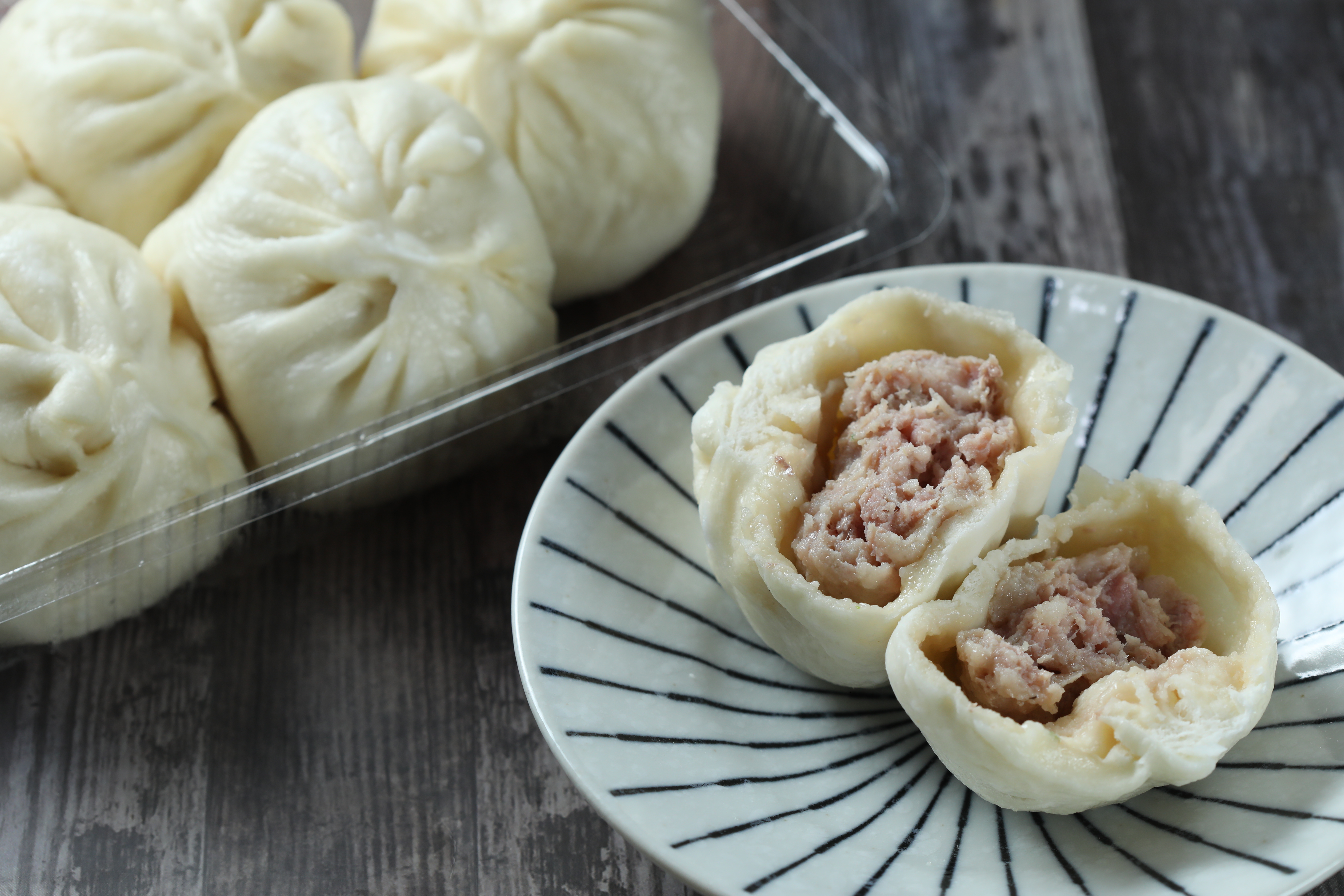 「鮮肉包」裡面有薑絲提味。(180元/盒、6顆)
