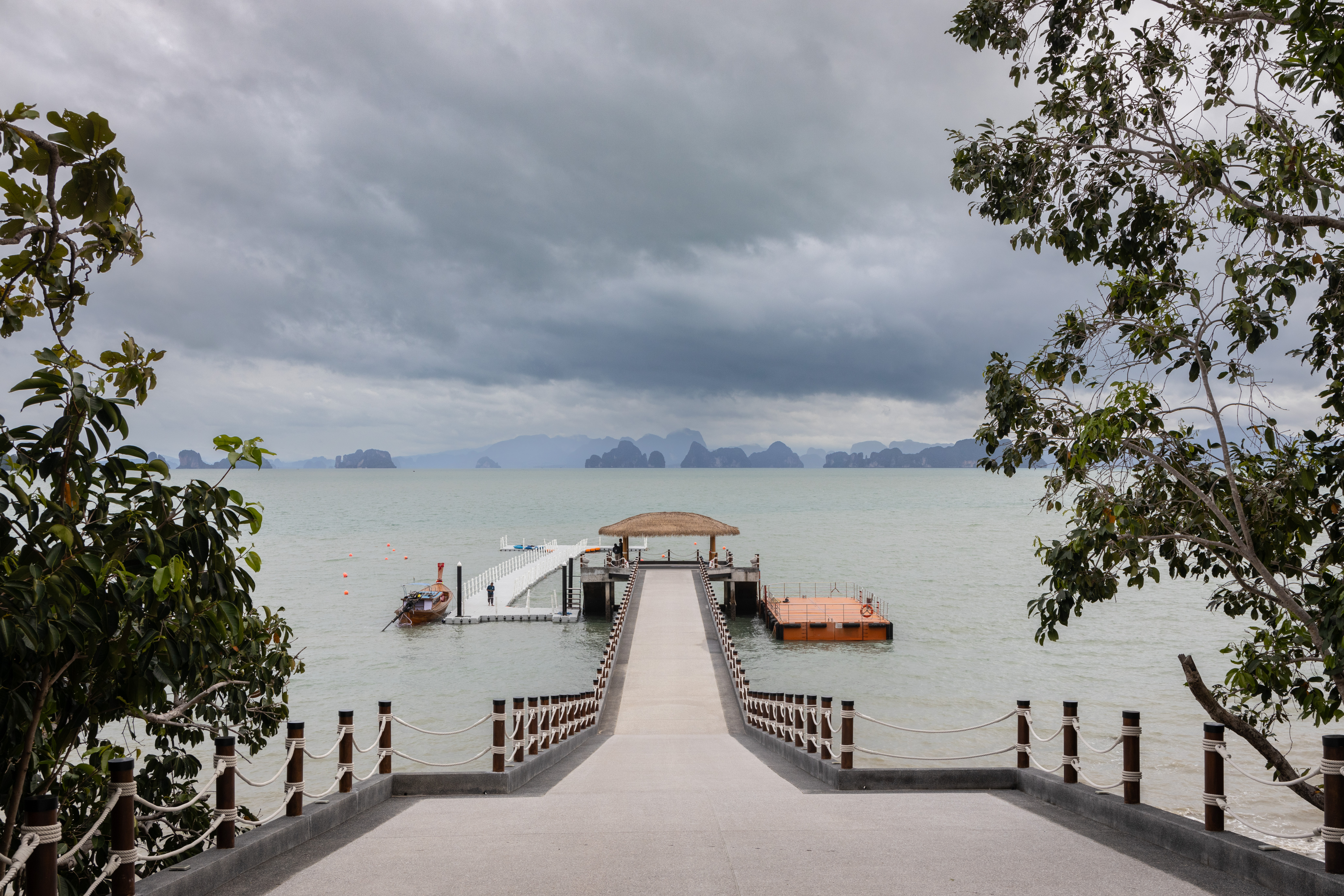 「Anantara Koh Yao Yai Resort & Villas」有專屬的碼頭可以搭船出海。