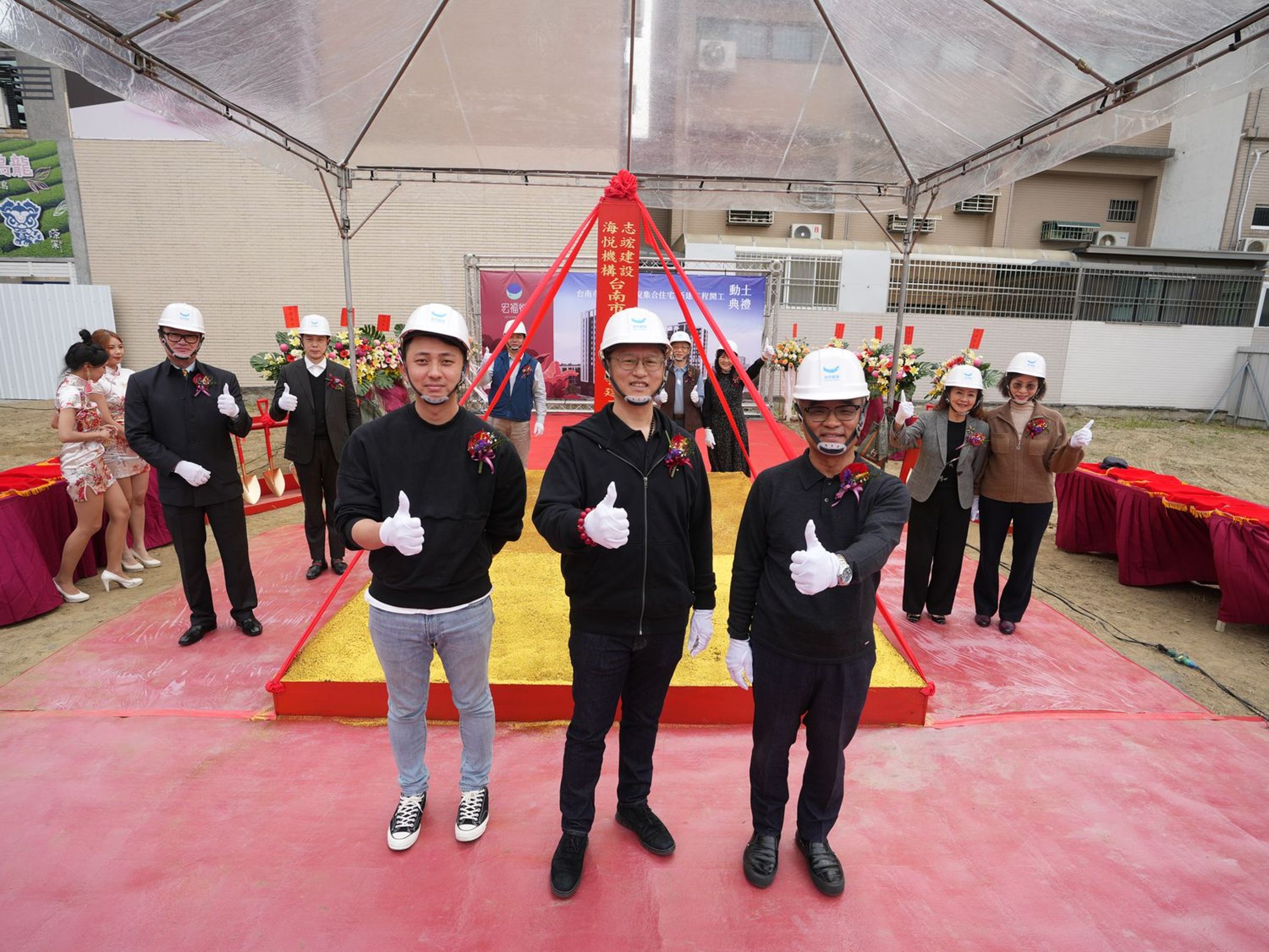 宏福實業集團、海悅機構聯手推出的台南東區市心指標案「宏福悅」,今日(2/6)於基地現場舉行動土典禮。(海悅提供)