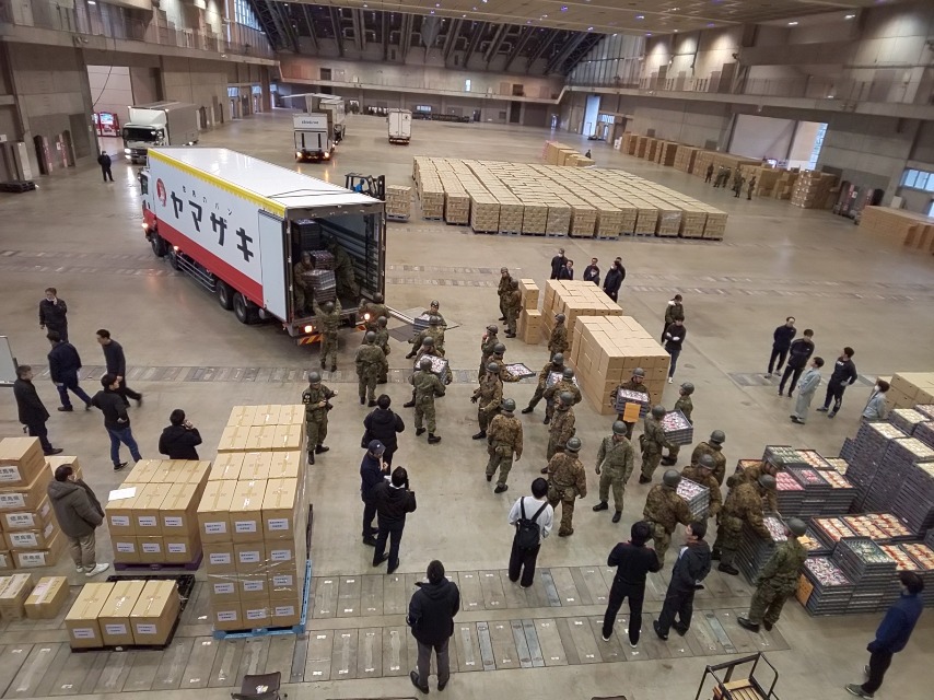 山崎麵包向災區支援緊急糧食，獲得網友大力讚賞。（翻攝自X@JGSDF_MA_3D）