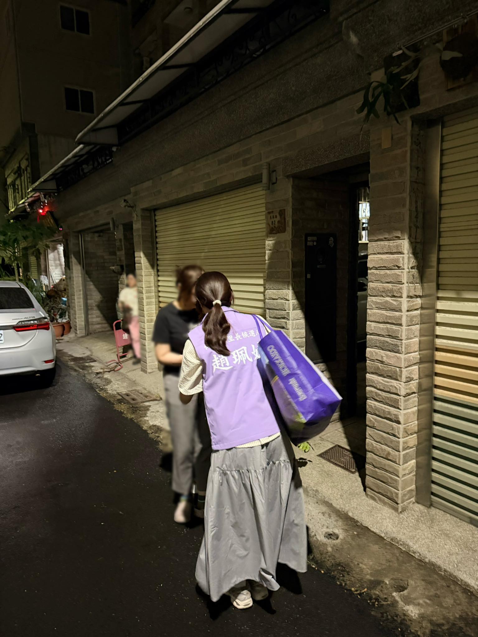 趙珮婕為高雄仁武區仁慈里里長選舉勤跑基層。(翻攝自仁慈里里長候選人-趙珮婕臉書)