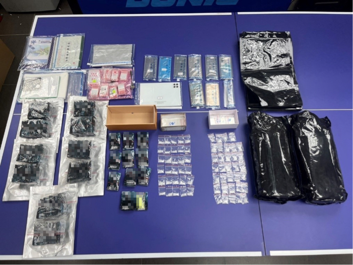 警方在李男租屋處查扣大量毒品。（翻攝畫面）