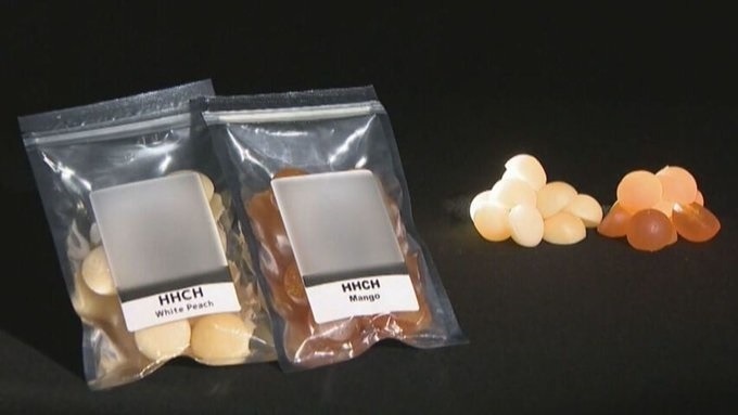日本近來流行起「HHCH軟糖」,標榜食用後會產生類似吸食大麻的刺激性反應。(翻攝自X)