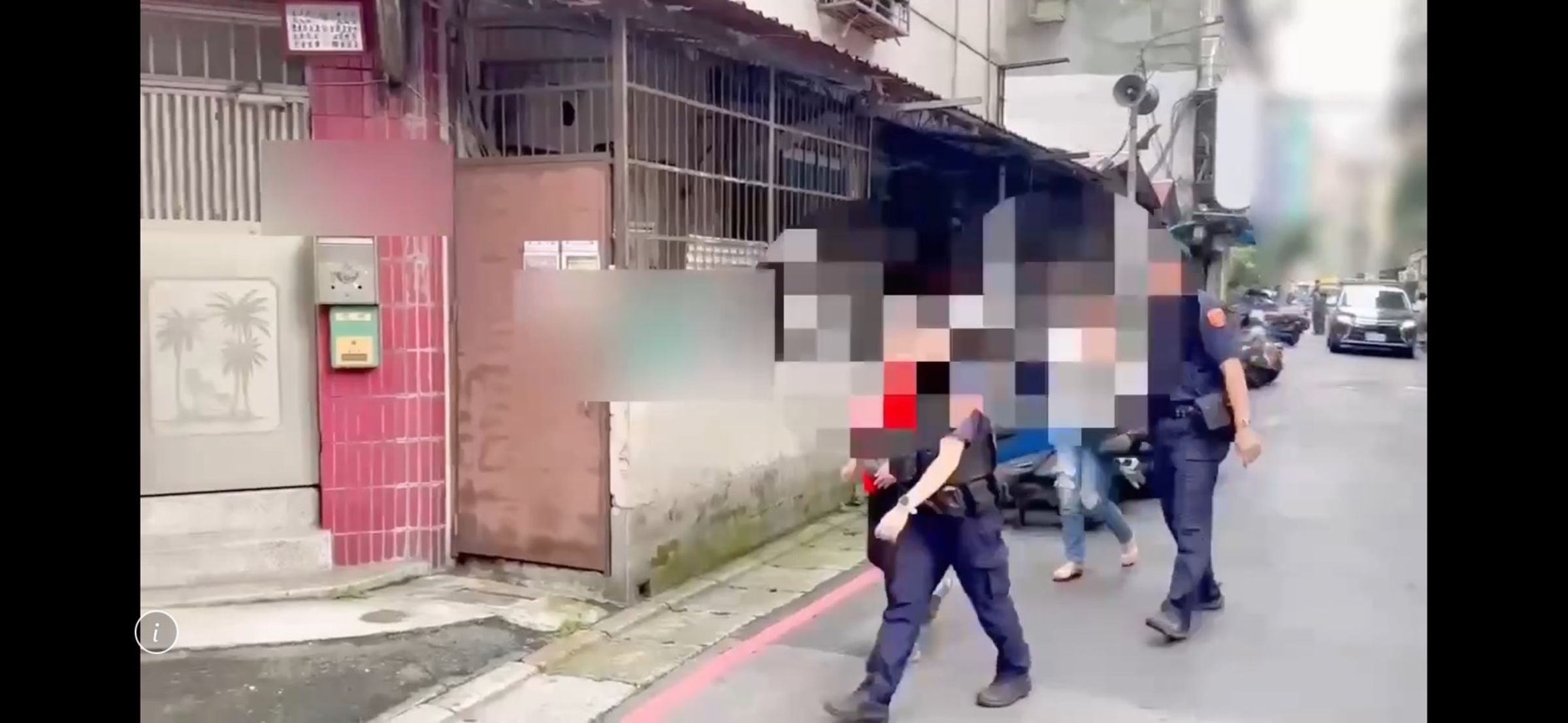警方帶回賭場負責人許男及2名工作人員。翻攝畫面
