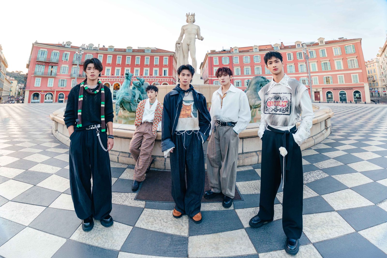 南法尼斯拍攝新歌MV FEniX受邀上百萬遊艇