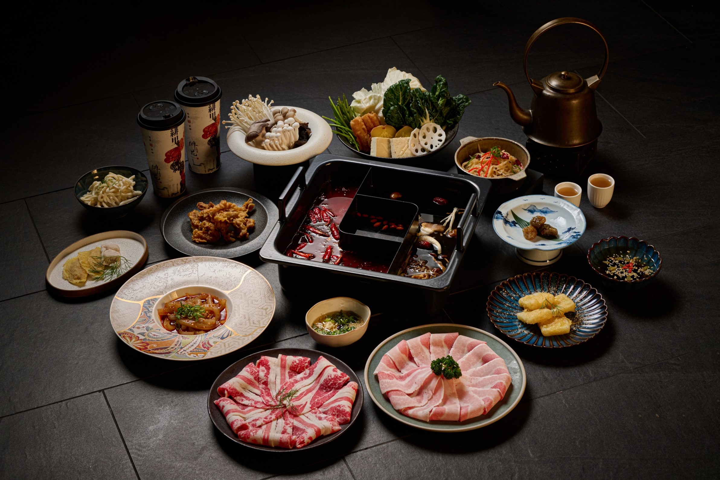 可一次滿足豬肉、牛肉兩種肉品需求的「雙玥」，搭配的是美國牛五花。（2,280元雙人套餐，緋花提供）