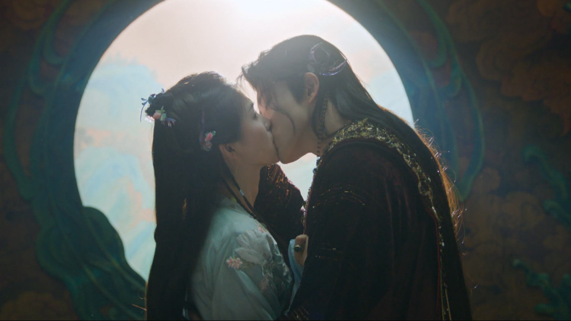 敖瑞鵬《白月梵星》霸氣擁吻白鹿，私下卻被吐槽沒經驗（中天娛樂台提供）