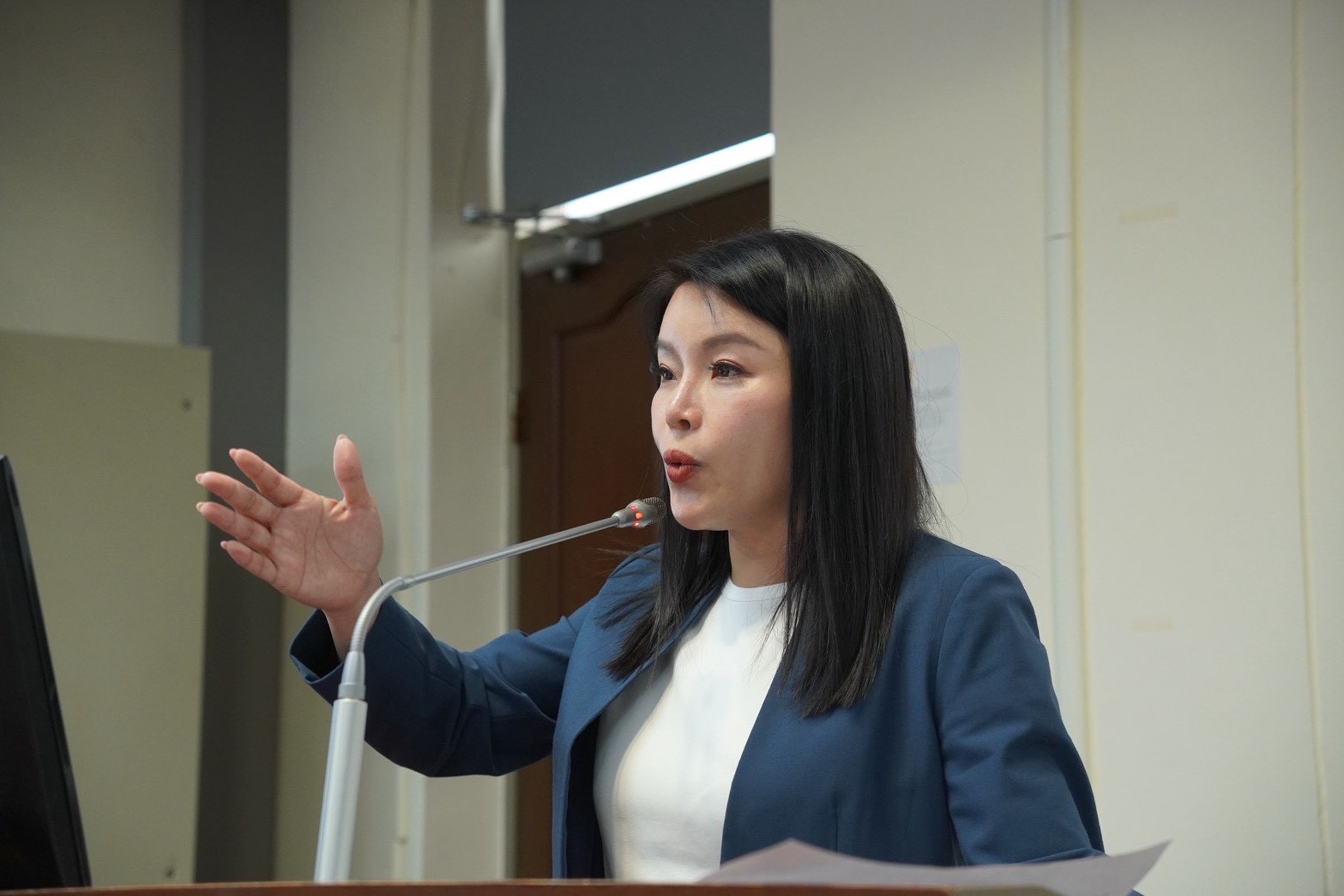 5月報稅季將至,藍委張嘉郡呼籲政府比照疫情期間與去年關稅戰衝擊的彈性措施,延長報稅截止時間至6月底。(張嘉郡國會辦公室提供)
