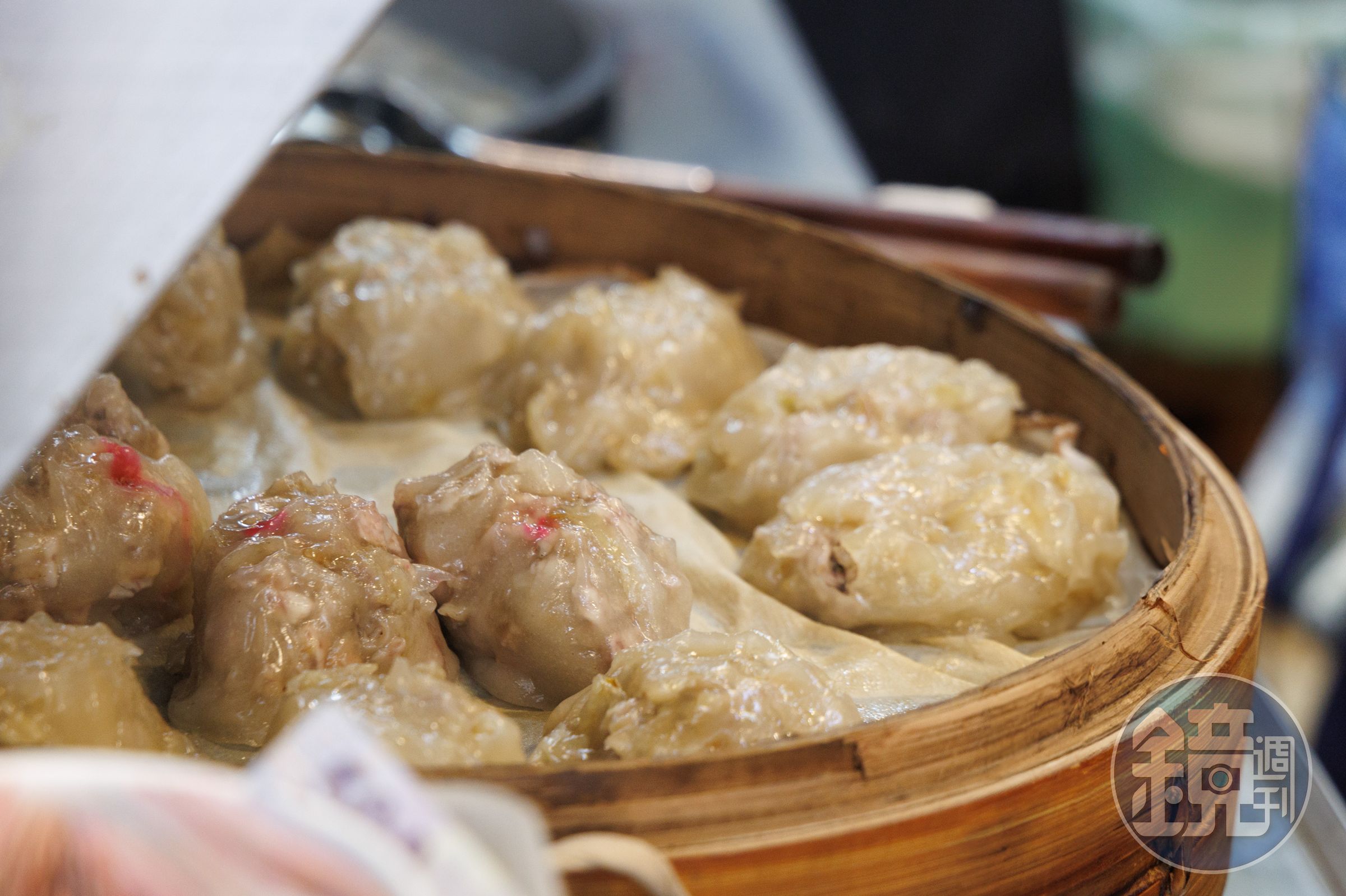 寶島肉圓有清蒸和油泡兩種選擇，可以單點也可以雙拼。